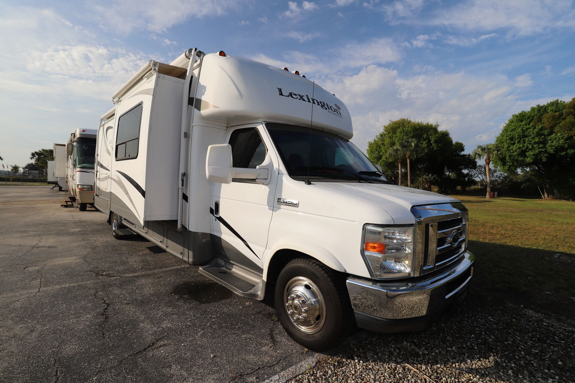 Used 2011 Forest River Lexington 283GTS Class C  For Sale