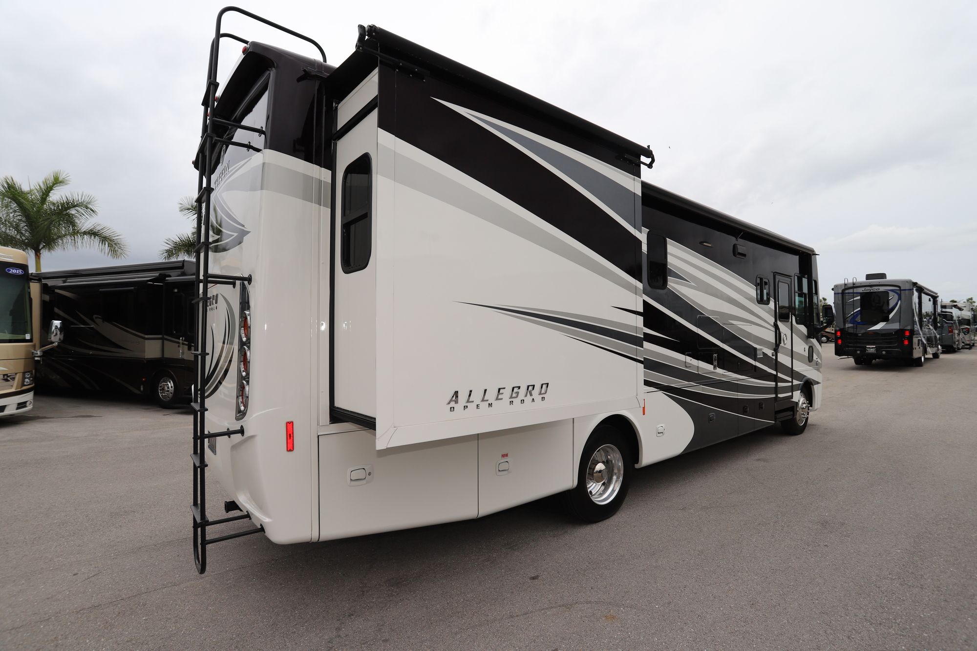 Used 2017 Tiffin Motor Homes Allegro 32 SA Class A  For Sale