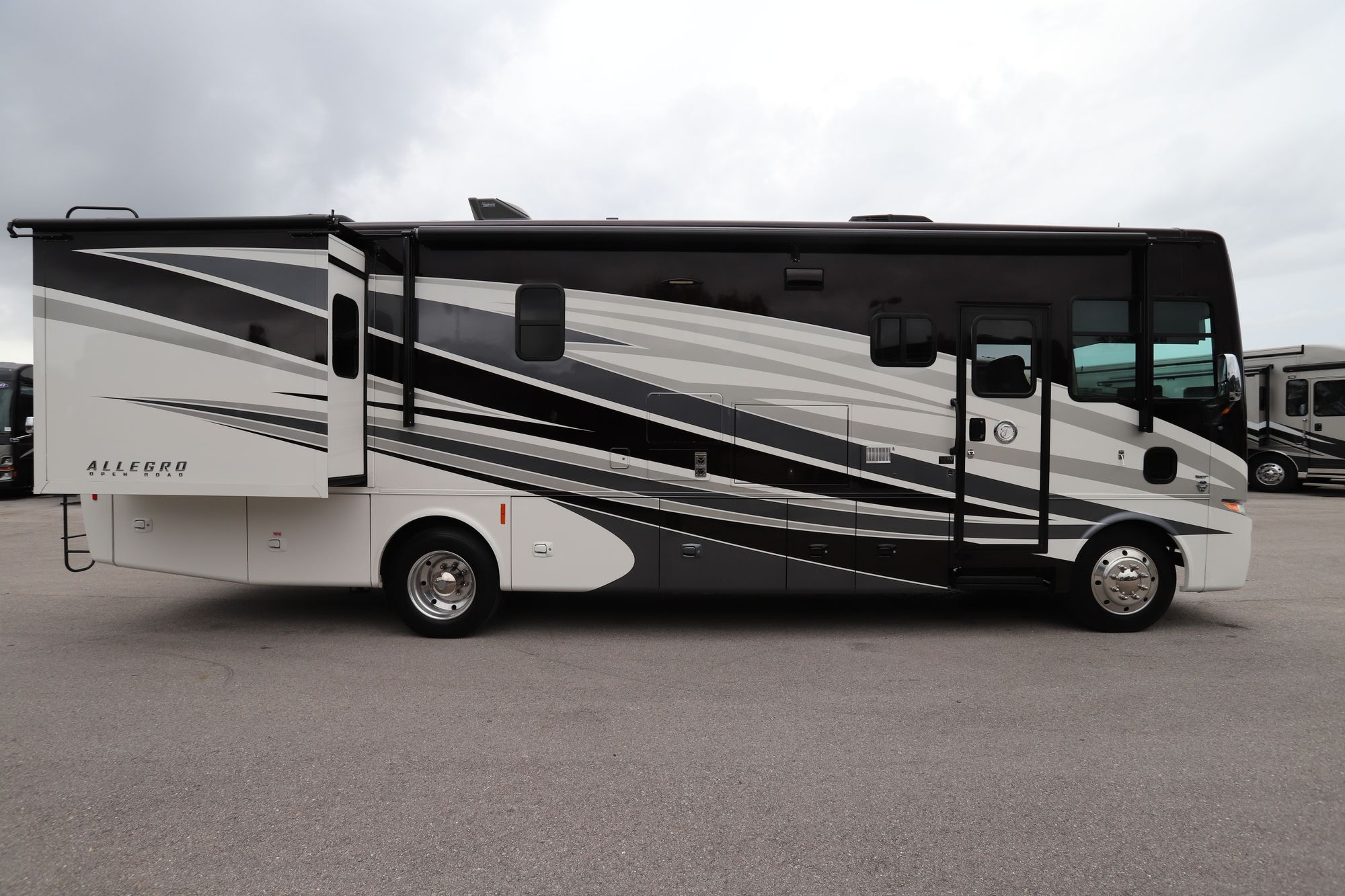 Used 2017 Tiffin Motor Homes Allegro 32 SA Class A  For Sale