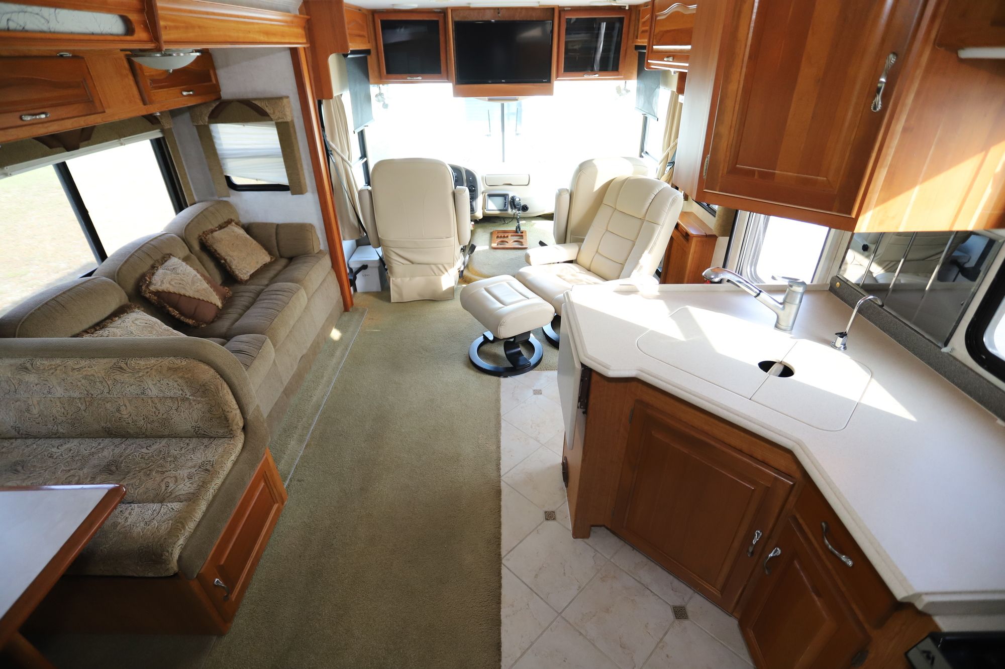 Used 2005 National Rv Dolphin 6320XL Class A  For Sale