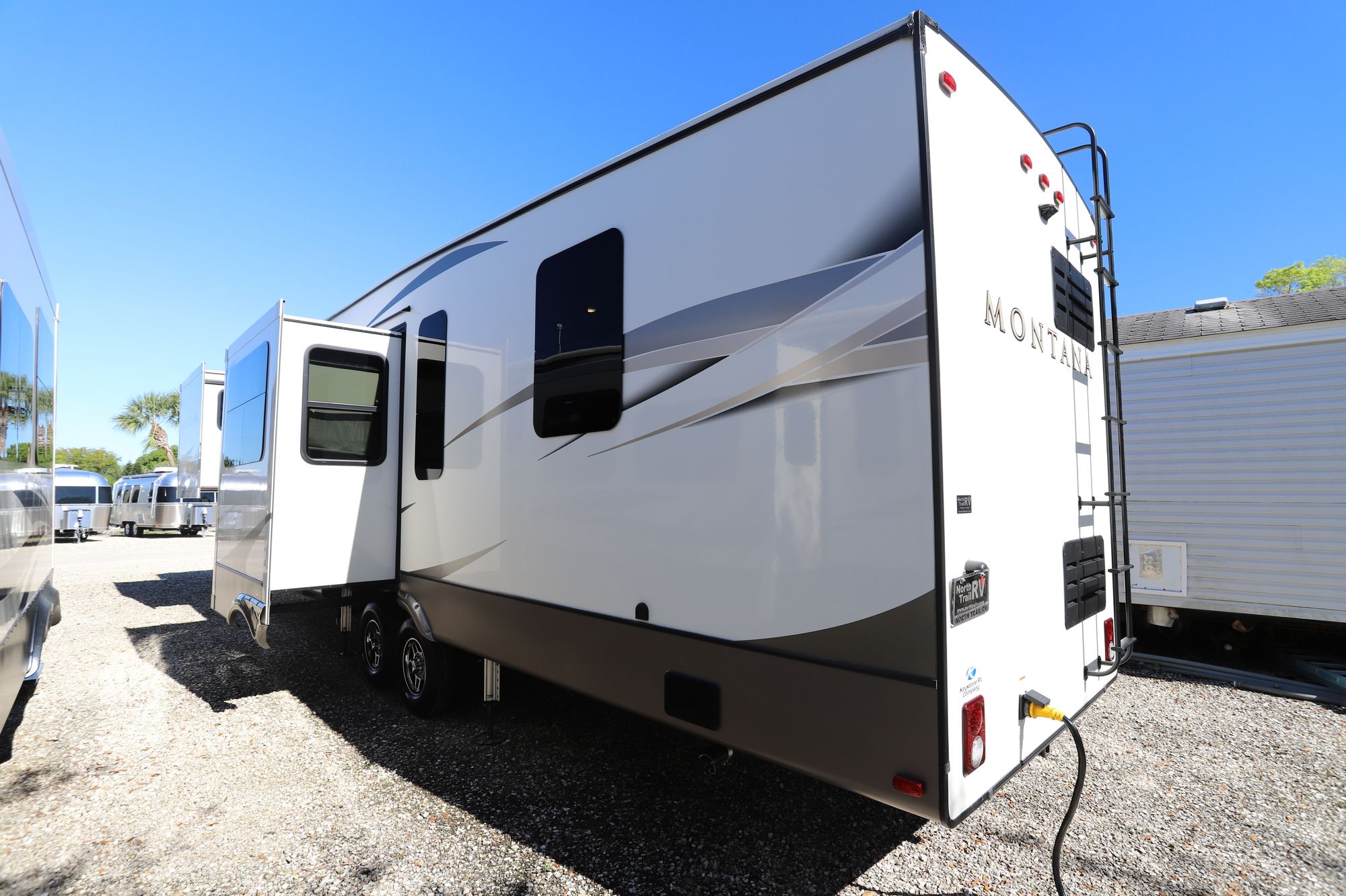 Used 2020 Keystone Montana 3700LK Fifth Wheel  For Sale