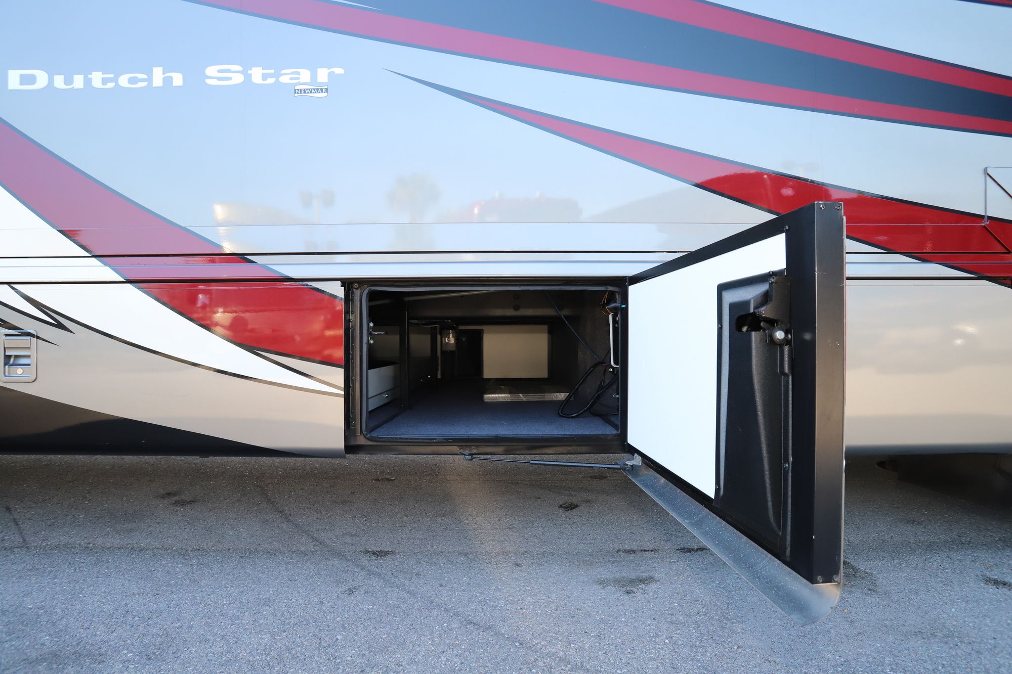 Used 2014 Newmar Dutch Star 4374 Class A  For Sale