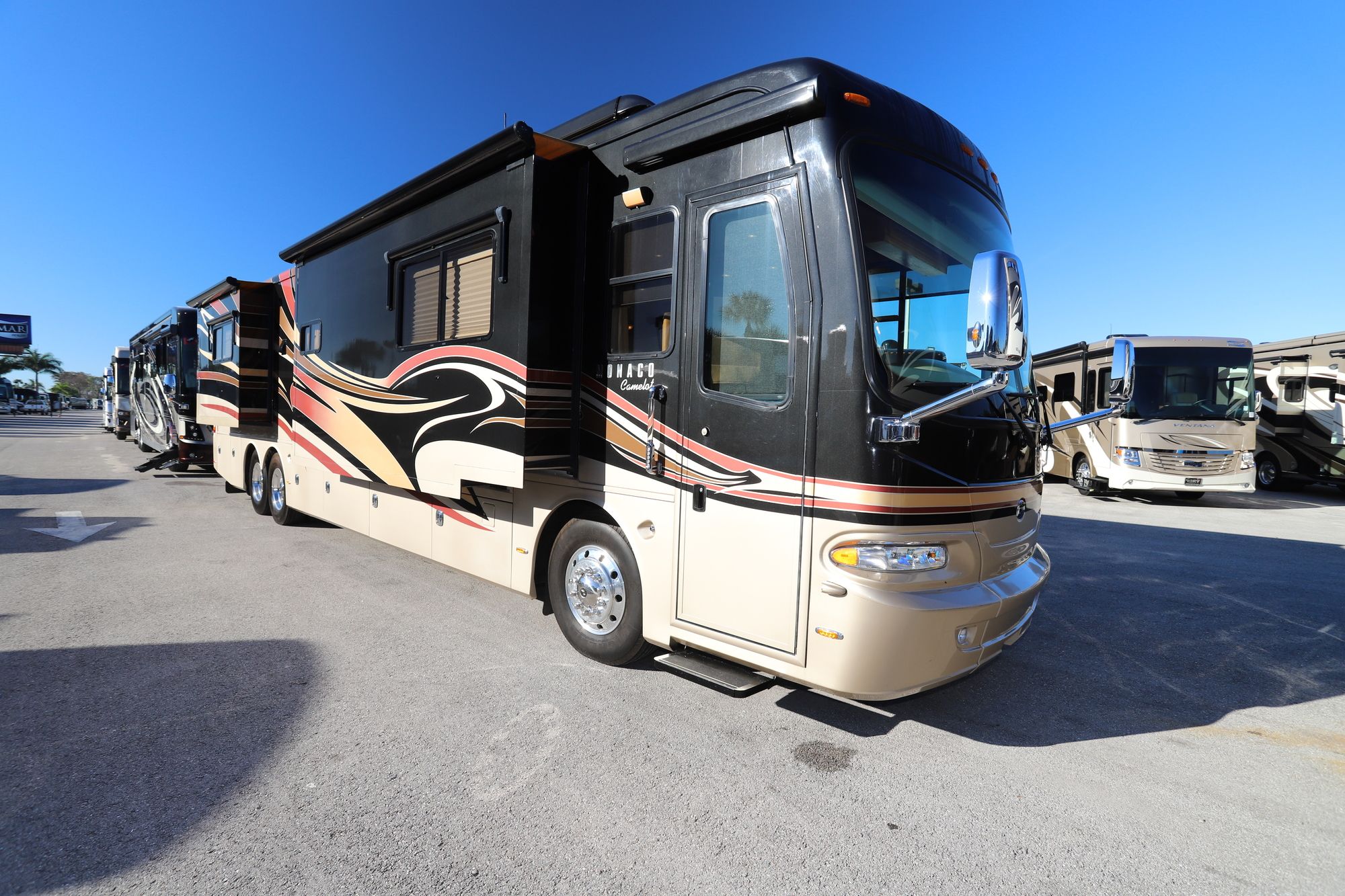 Used 2009 Monaco Camelot 42PDQ Class A  For Sale