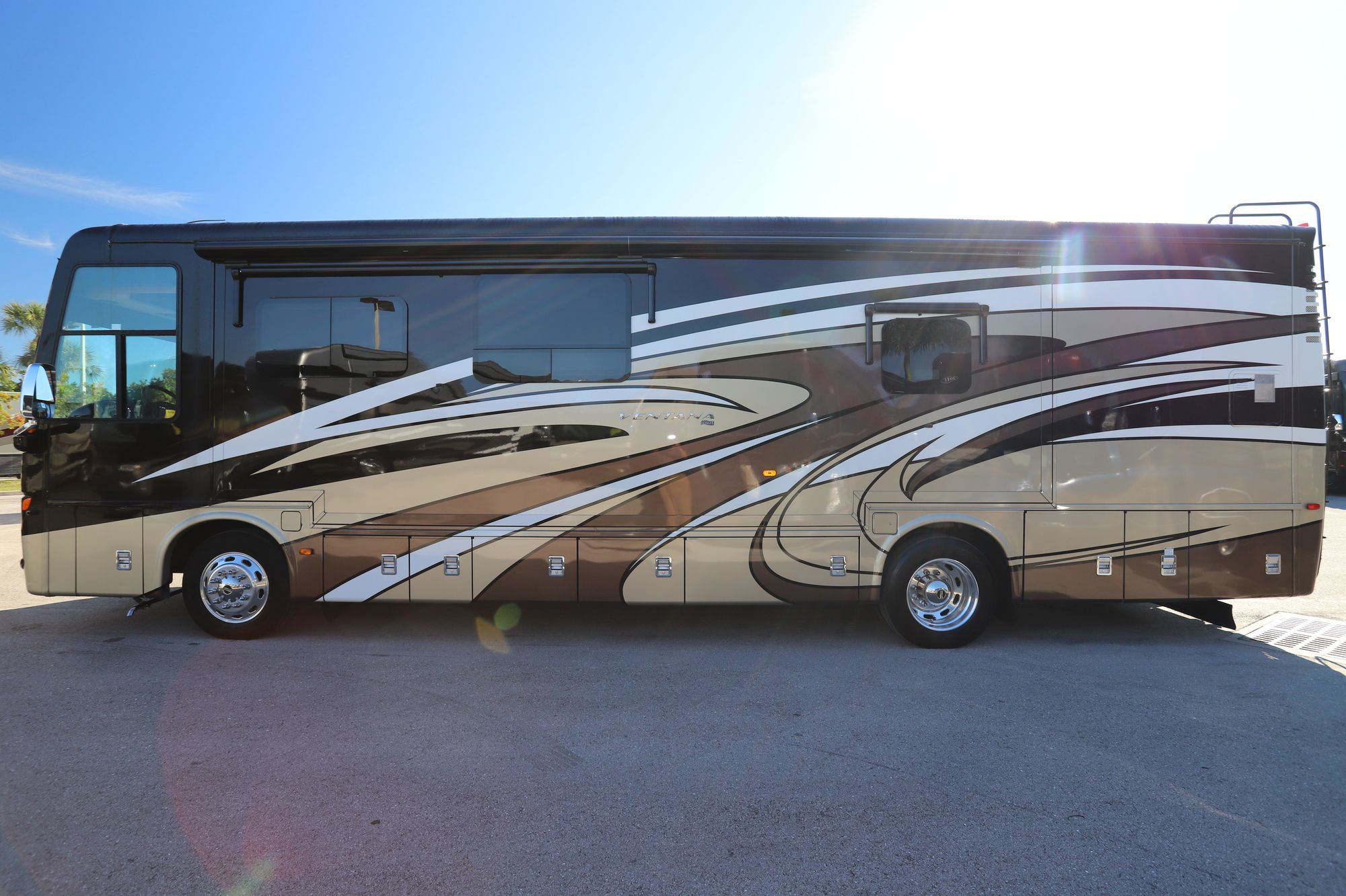 Used 2015 Newmar Ventana 3636 Class A  For Sale