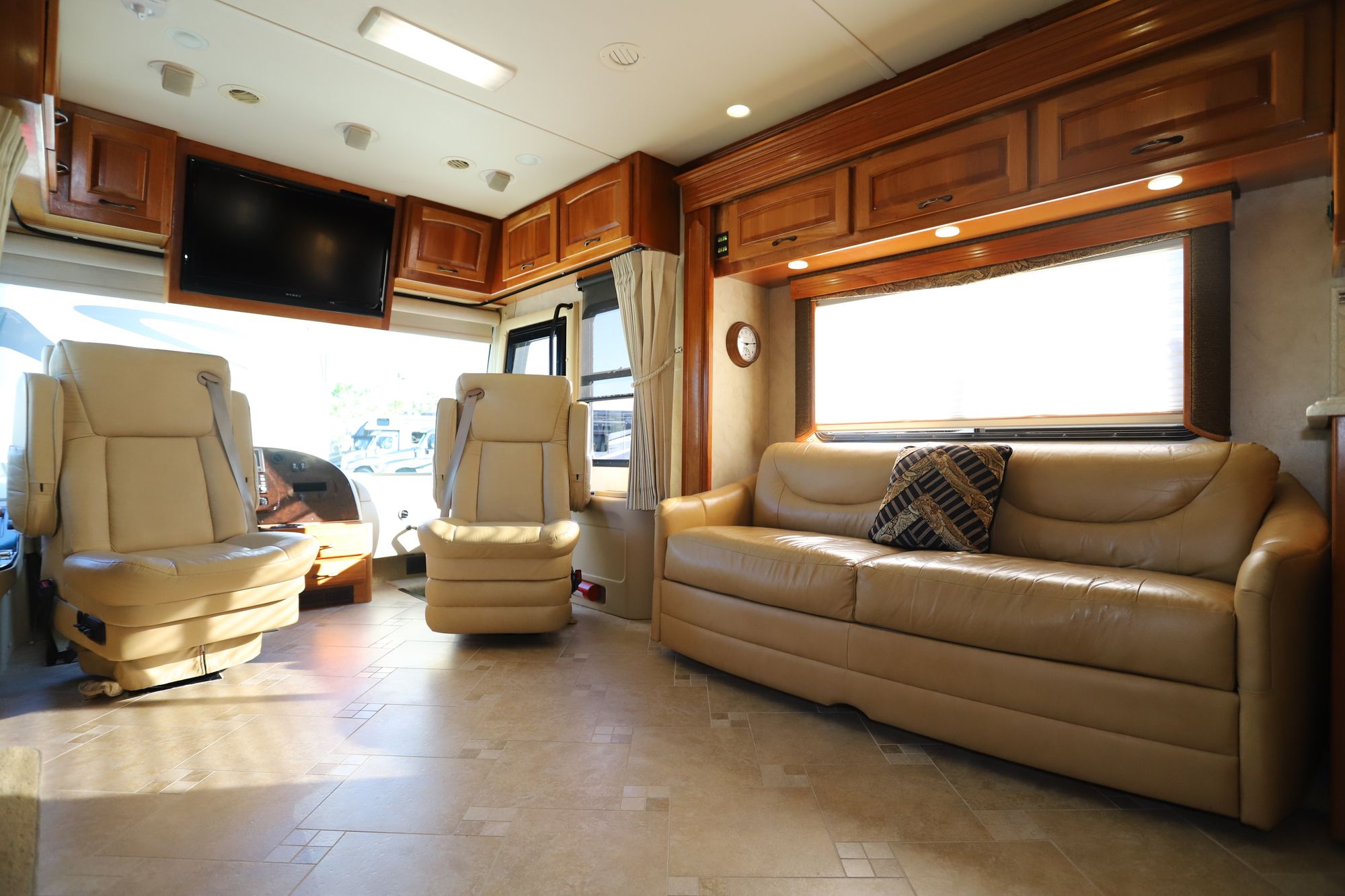 Used 2009 Monaco Camelot 42PDQ Class A  For Sale