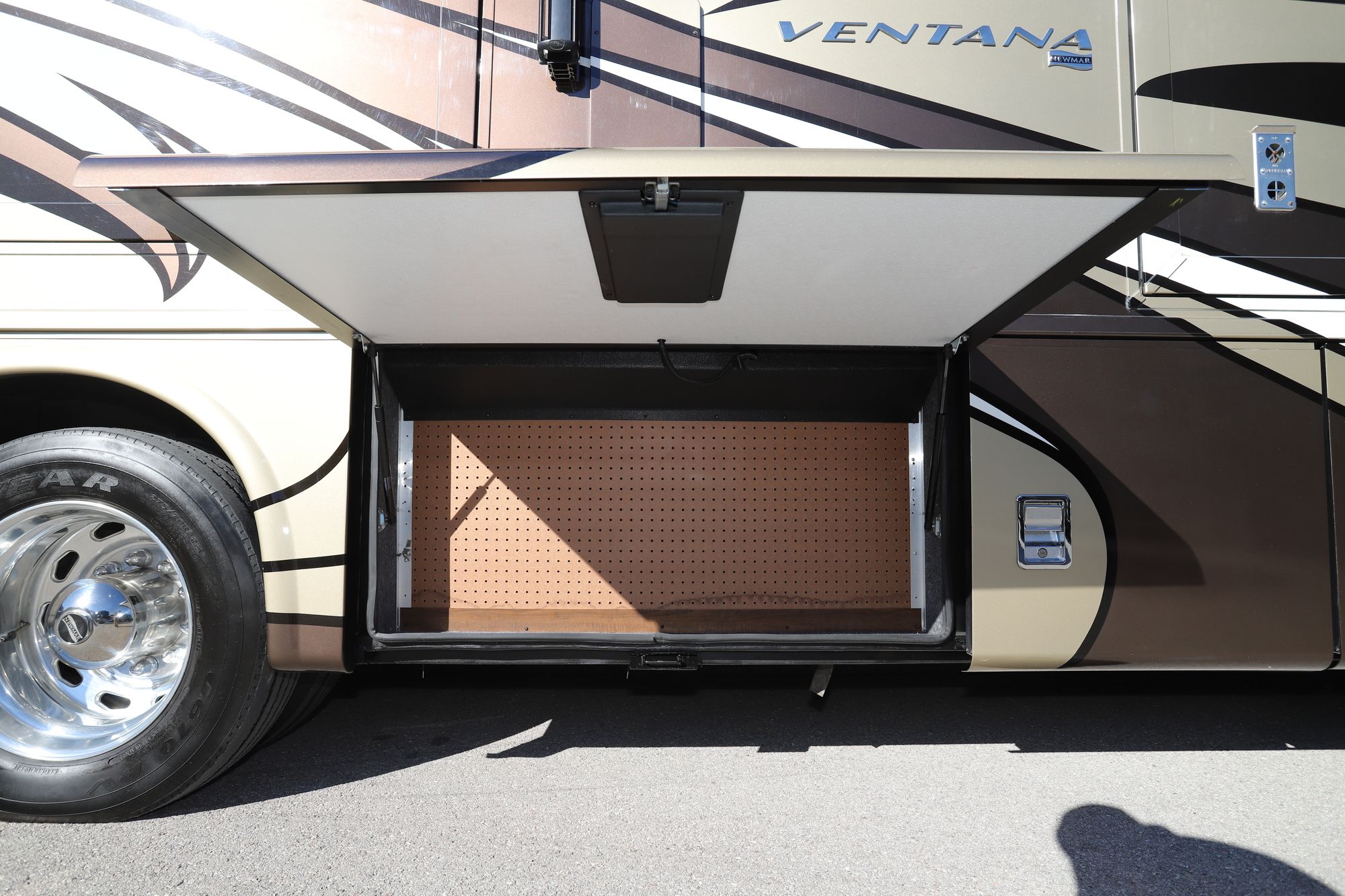 Used 2015 Newmar Ventana 3636 Class A  For Sale