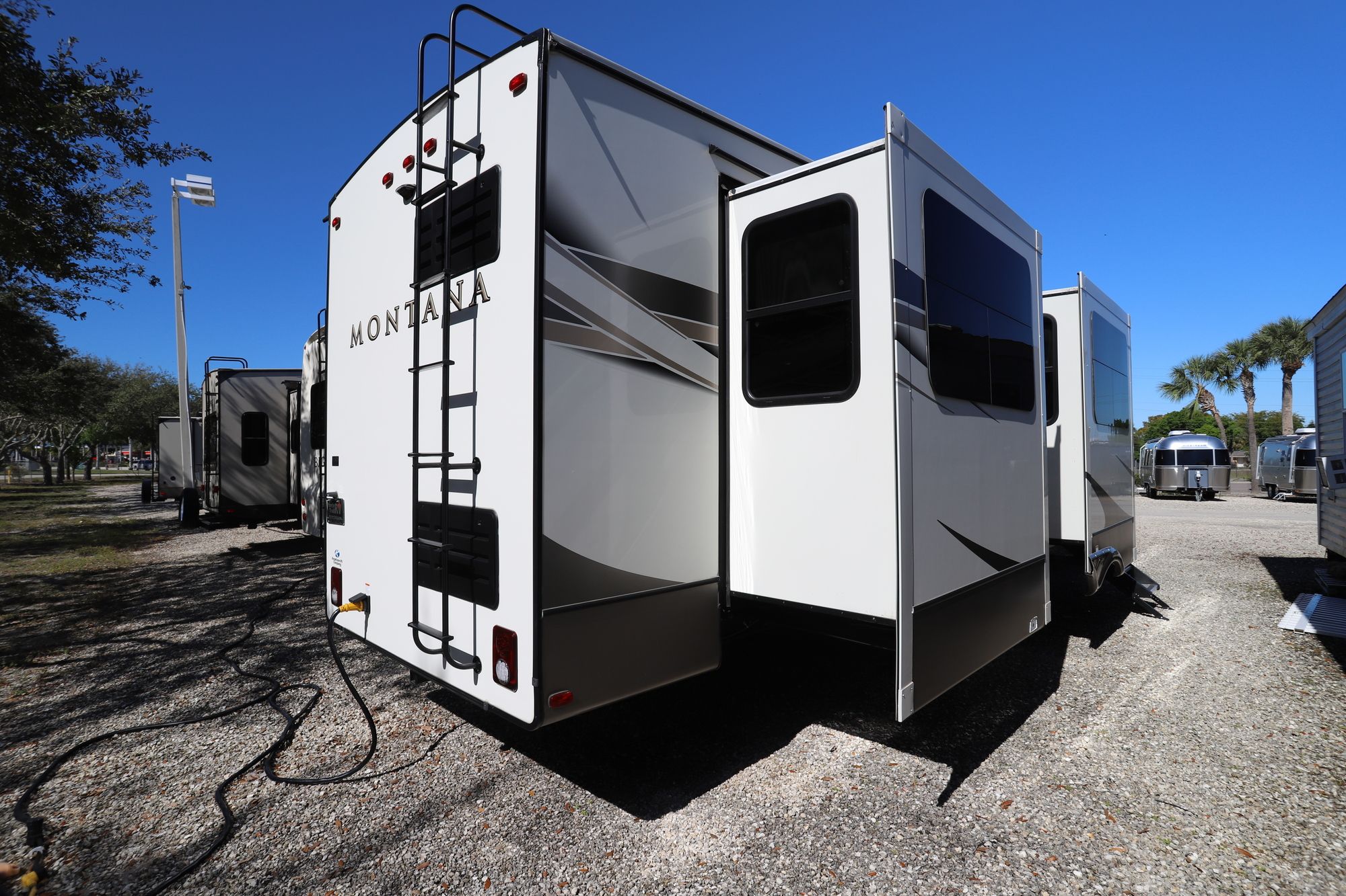 Used 2020 Keystone Montana 3700LK Fifth Wheel  For Sale