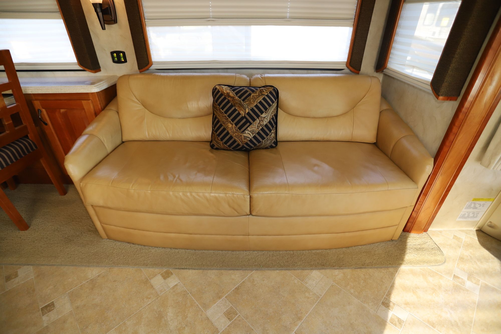 Used 2009 Monaco Camelot 42PDQ Class A  For Sale