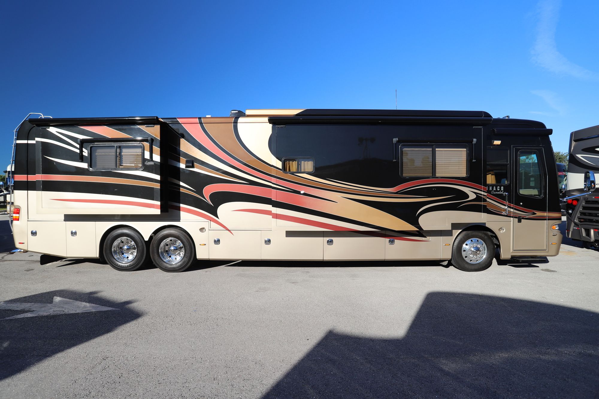 Used 2009 Monaco Camelot 42PDQ Class A  For Sale