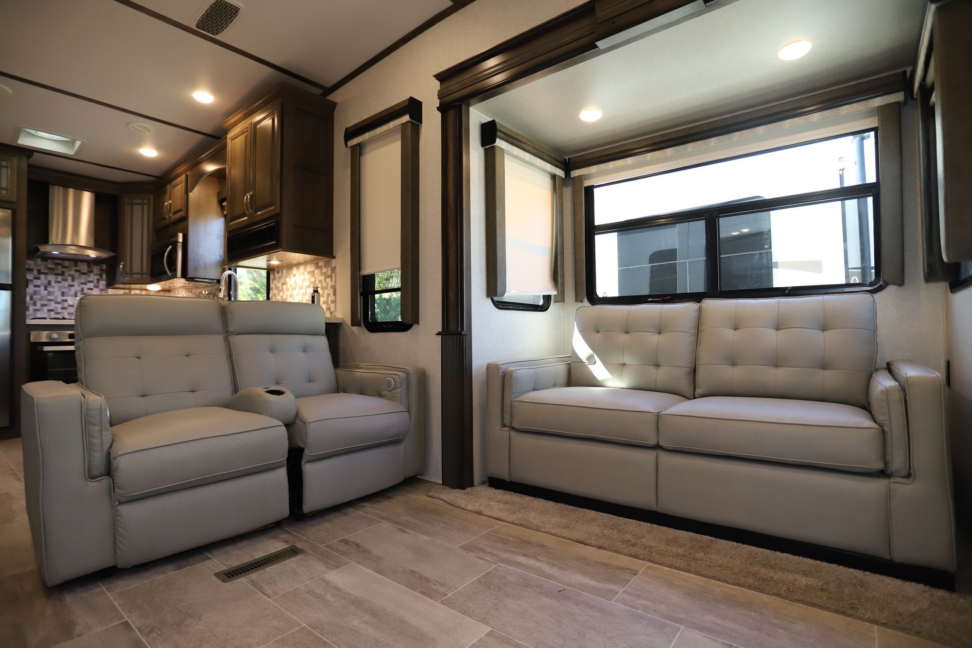 Used 2020 Keystone Montana 3700LK Fifth Wheel  For Sale