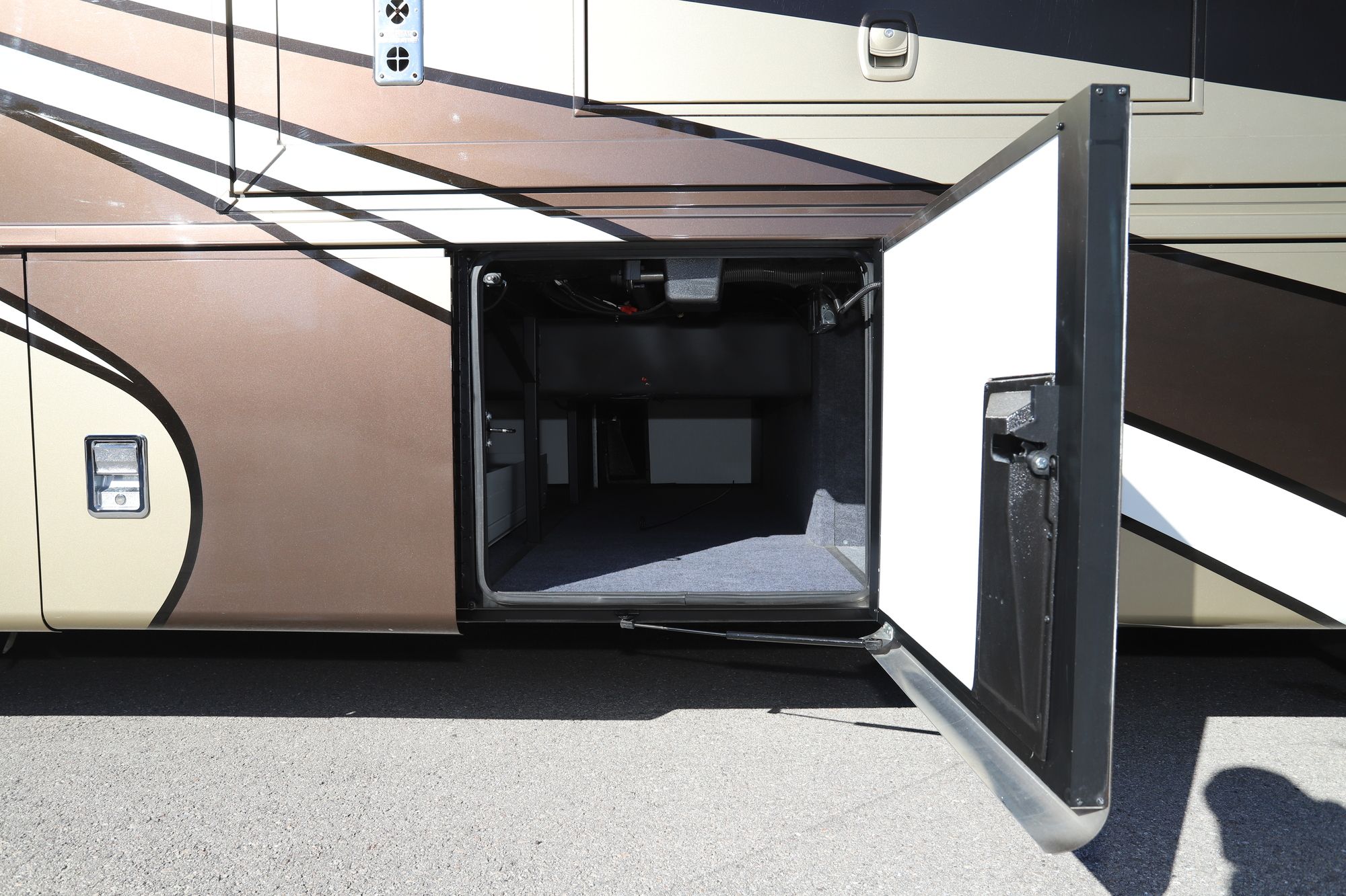 Used 2015 Newmar Ventana 3636 Class A  For Sale