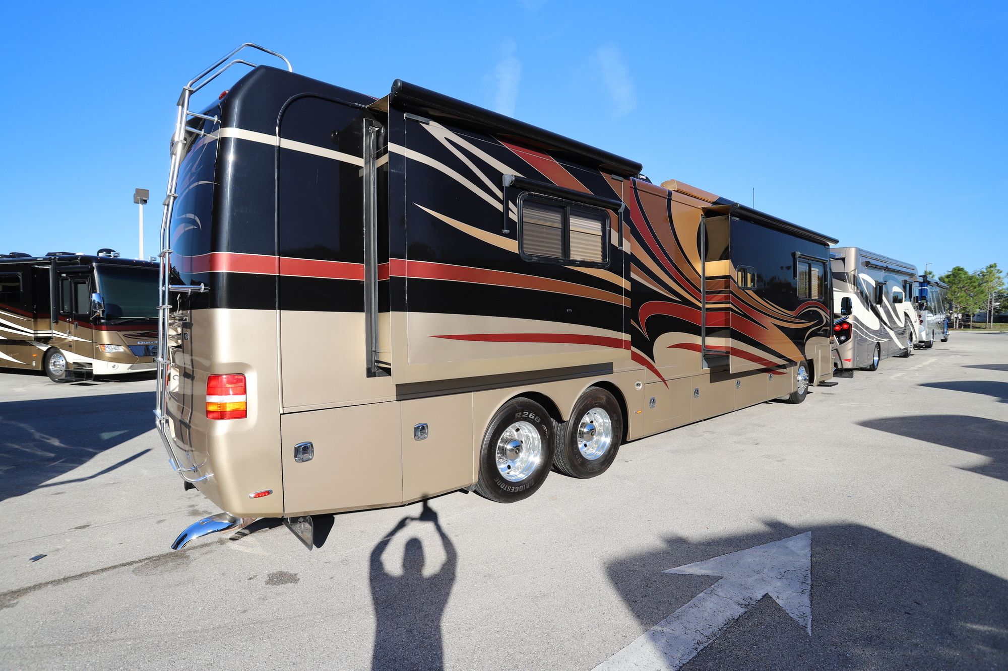 Used 2009 Monaco Camelot 42PDQ Class A  For Sale