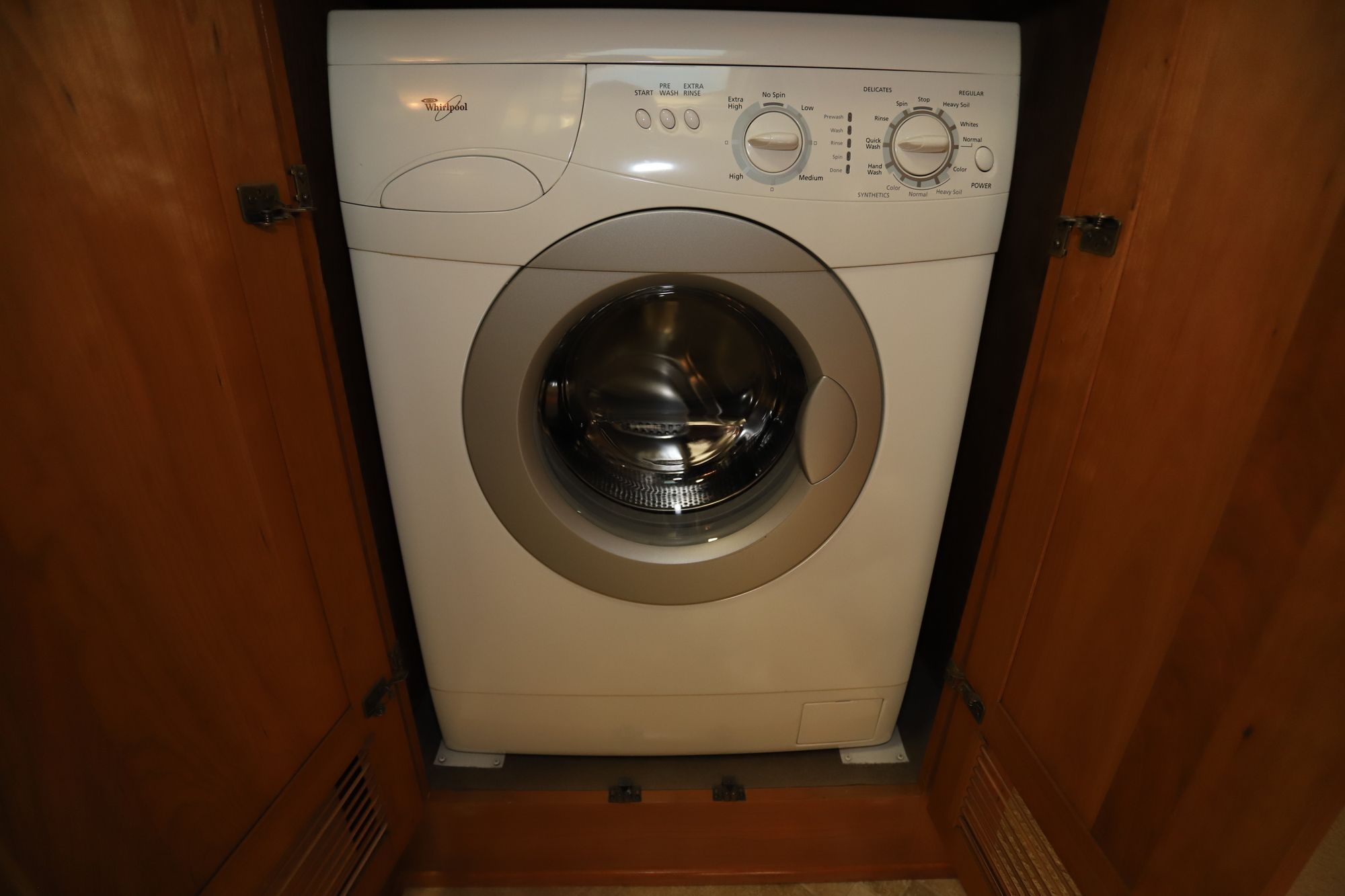 Used 2009 Monaco Camelot 42PDQ Class A  For Sale