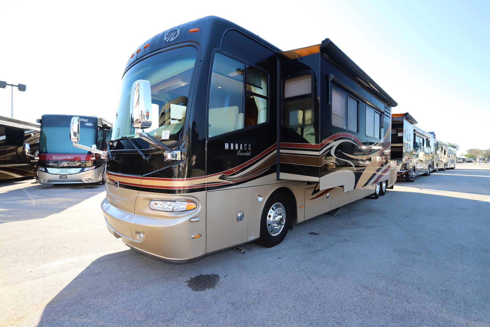 Used 2009 Monaco Camelot 42PDQ Class A  For Sale