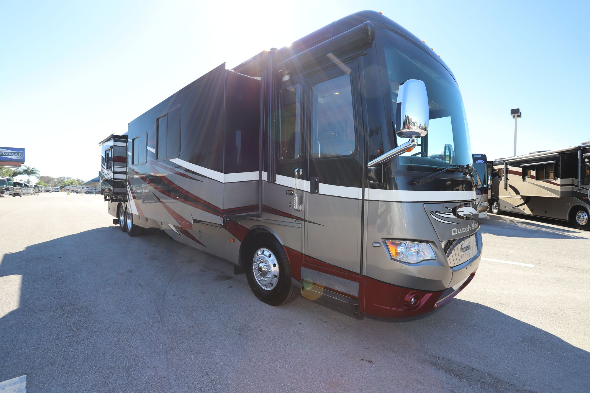 Used 2014 Newmar Dutch Star 4374 Class A  For Sale