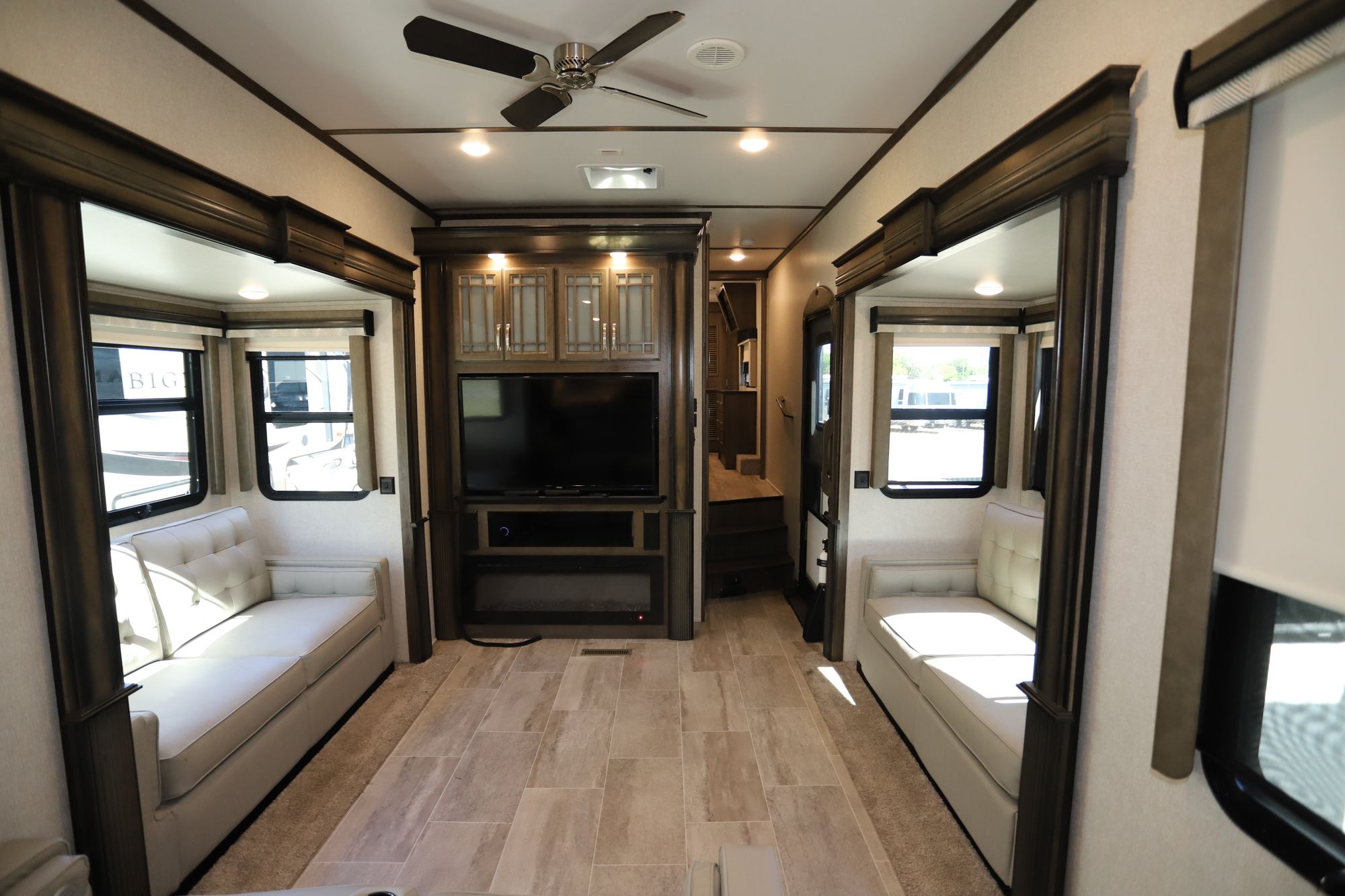 Used 2020 Keystone Montana 3700LK Fifth Wheel  For Sale