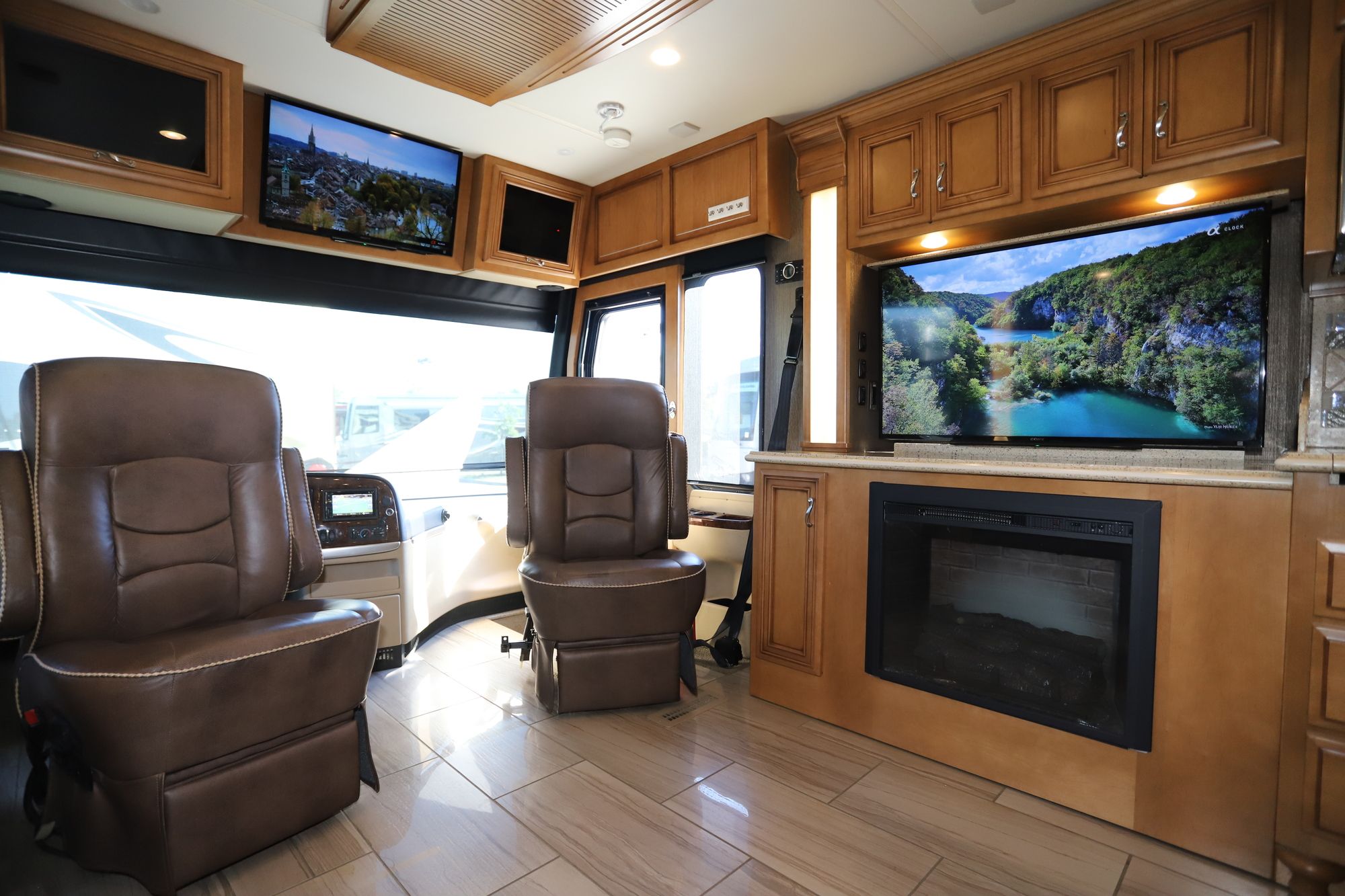 Used 2015 Newmar Ventana 3636 Class A  For Sale