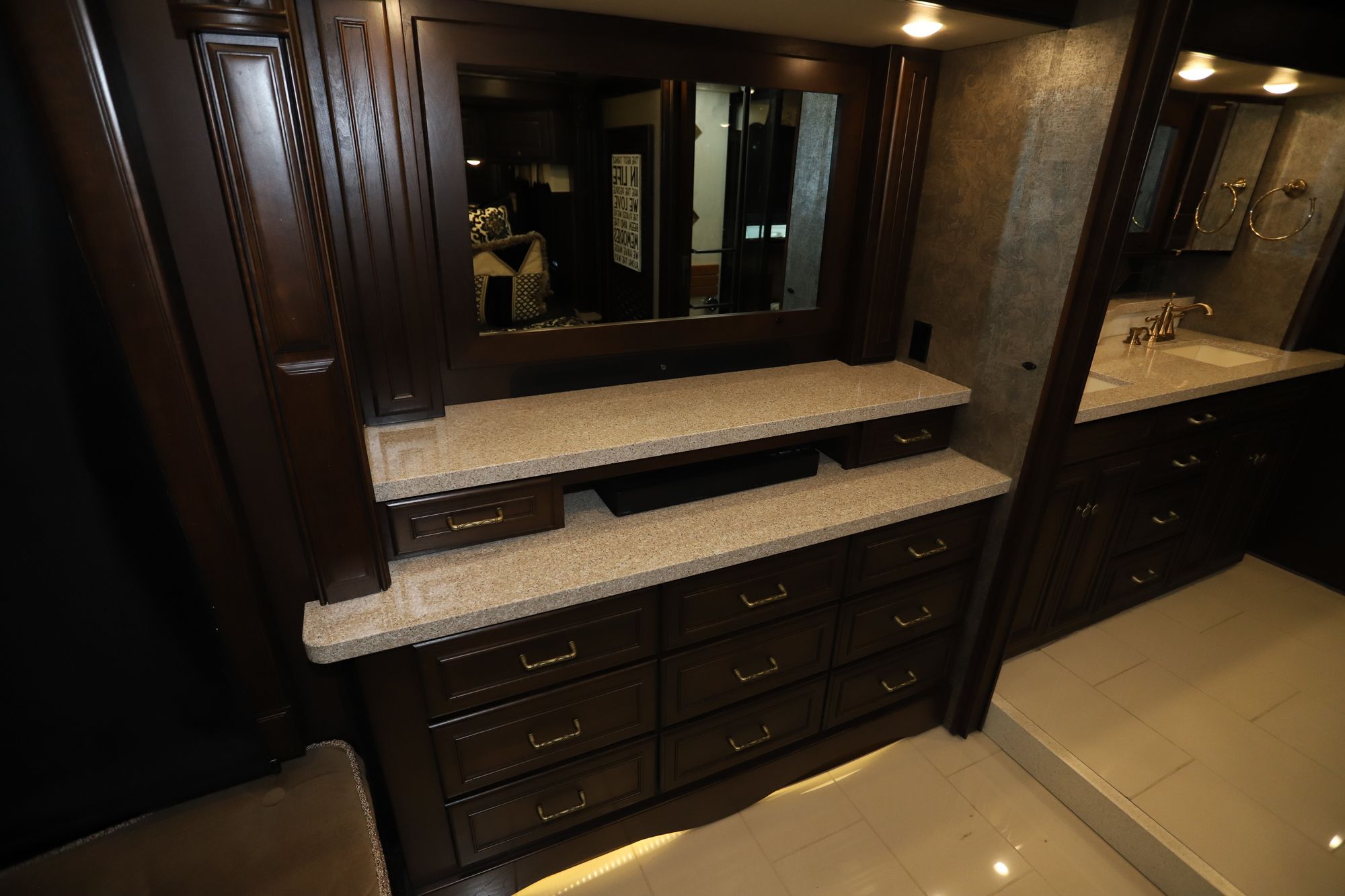 Used 2017 Winnebago Grand Tour 45RL Class A  For Sale