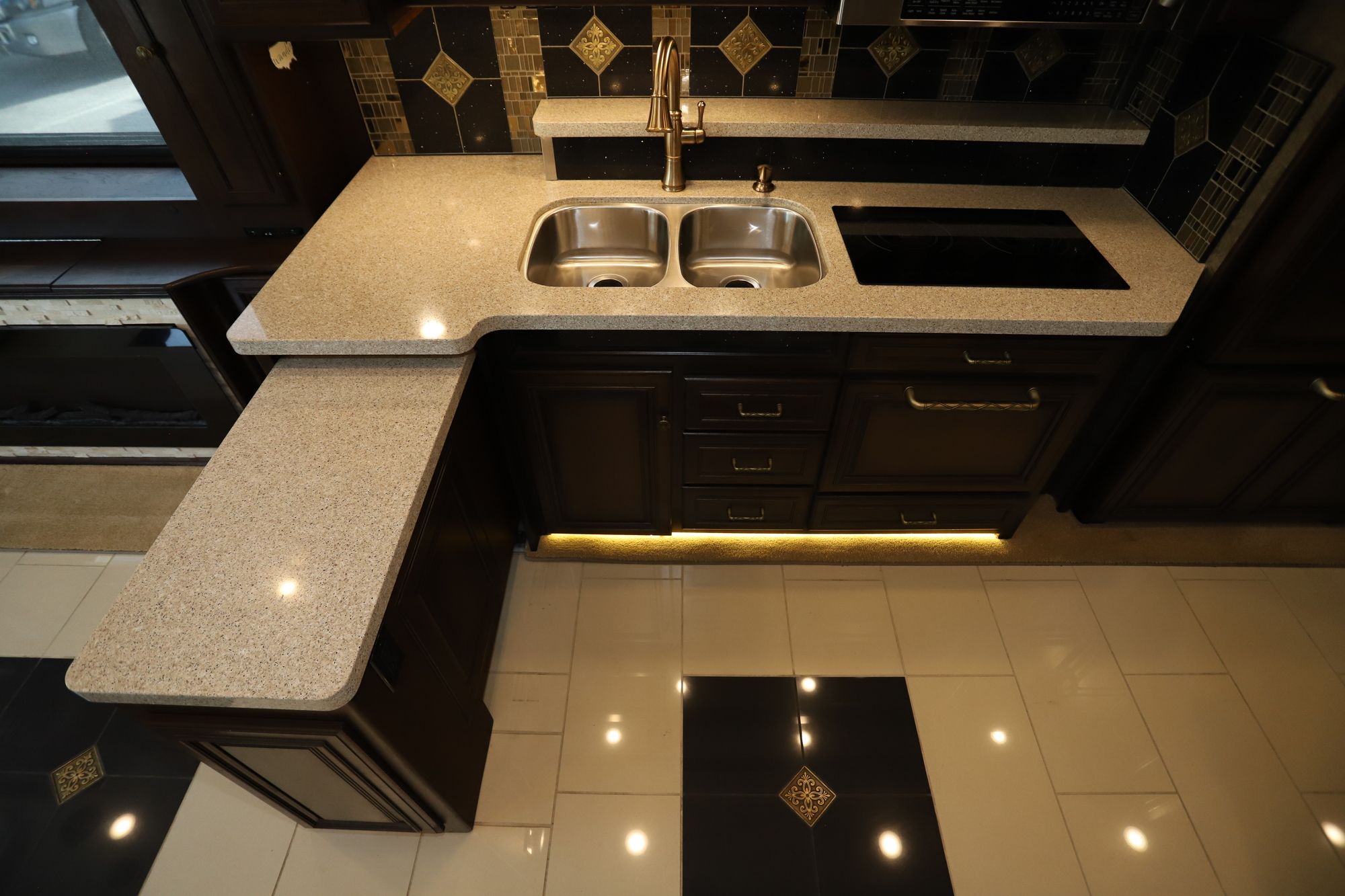 Used 2017 Winnebago Grand Tour 45RL Class A  For Sale