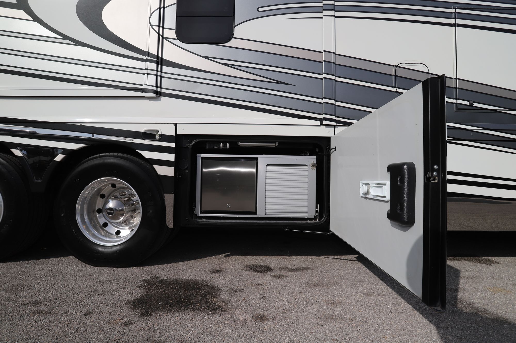 Used 2017 Winnebago Grand Tour 45RL Class A  For Sale