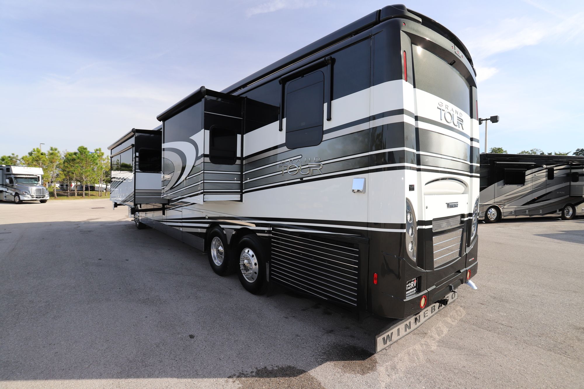 Used 2017 Winnebago Grand Tour 45RL Class A  For Sale