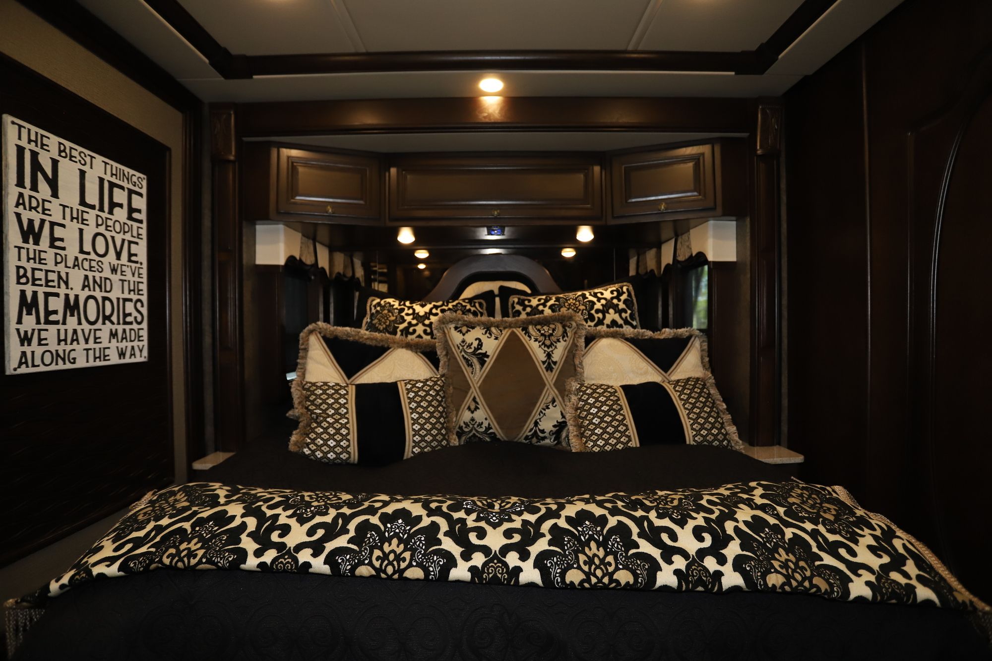 Used 2017 Winnebago Grand Tour 45RL Class A  For Sale