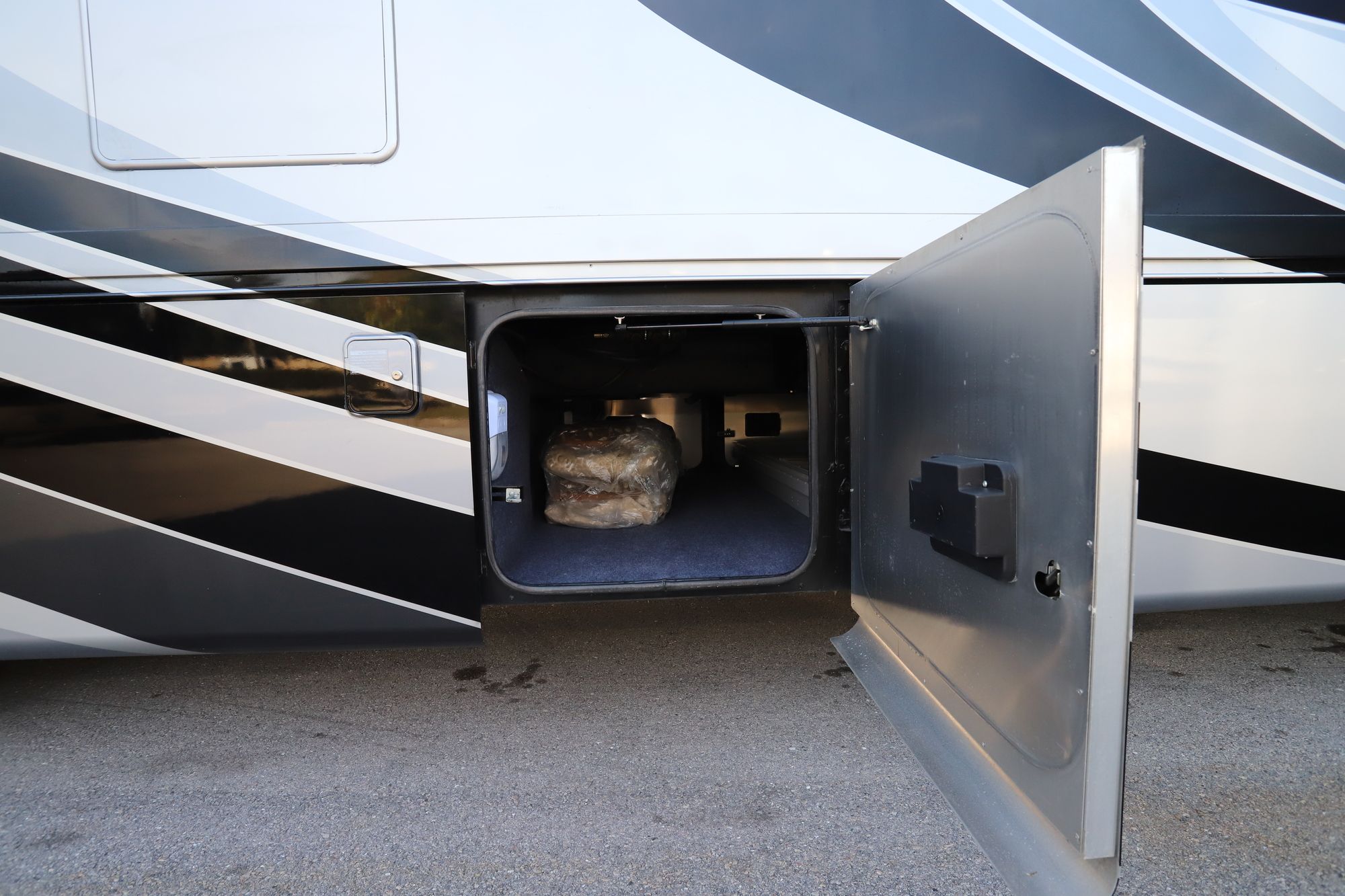 Used 2015 Tiffin Motor Homes Phaeton 36GH Class A  For Sale