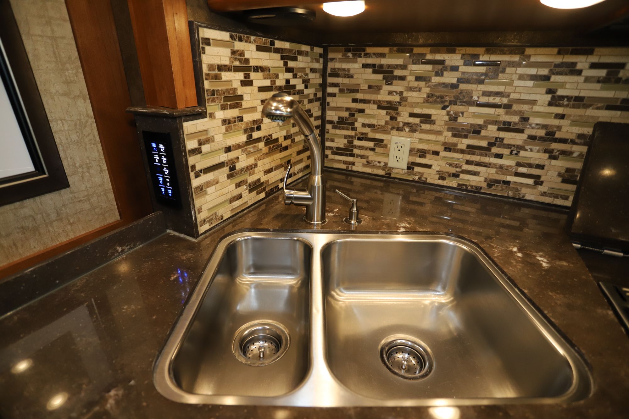 Used 2015 Tiffin Motor Homes Phaeton 36GH Class A  For Sale