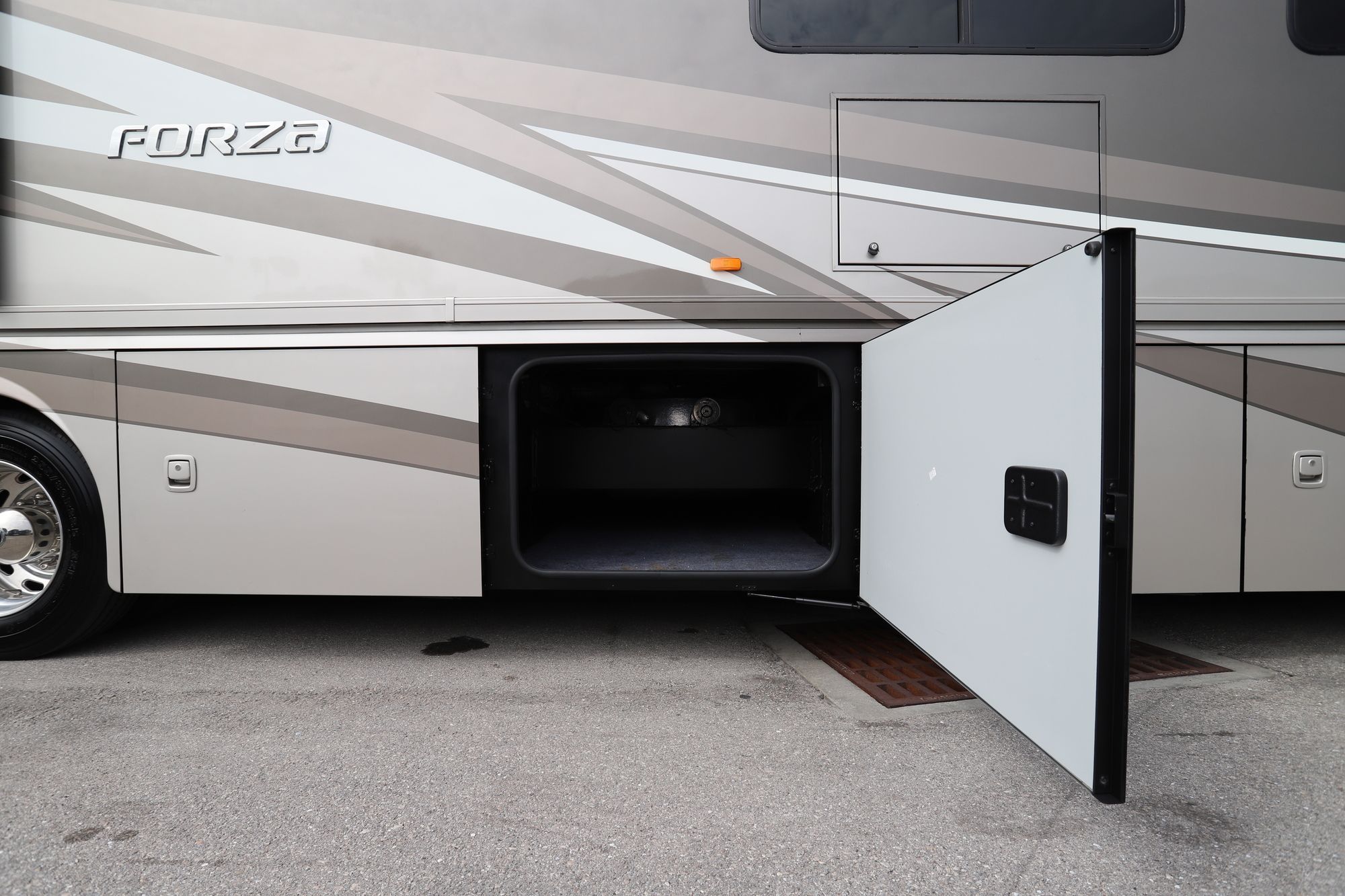 Used 2015 Winnebago Forza 38R Class A  For Sale