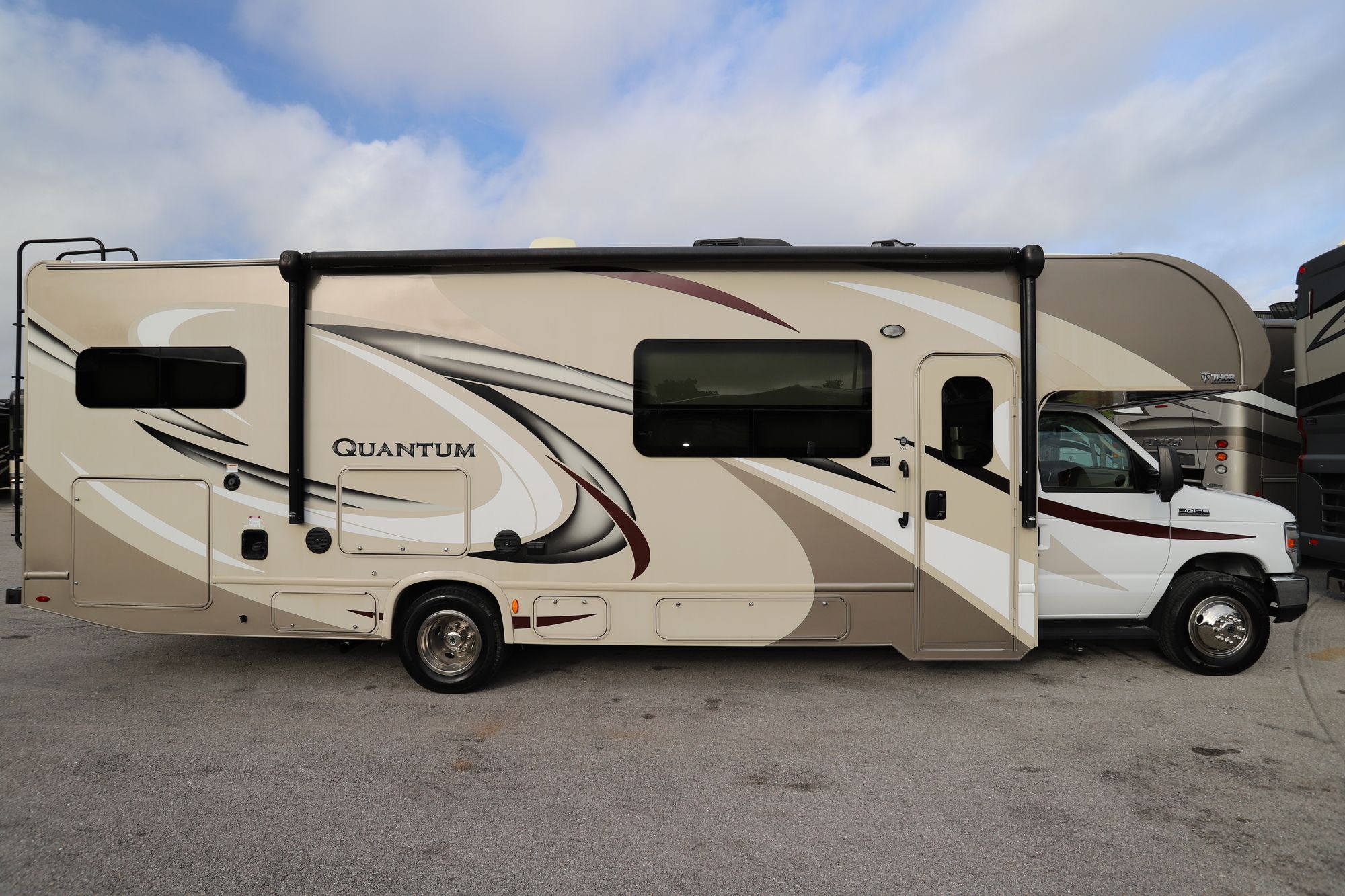 Used 2017 Thor Quantum 31PD Class C  For Sale