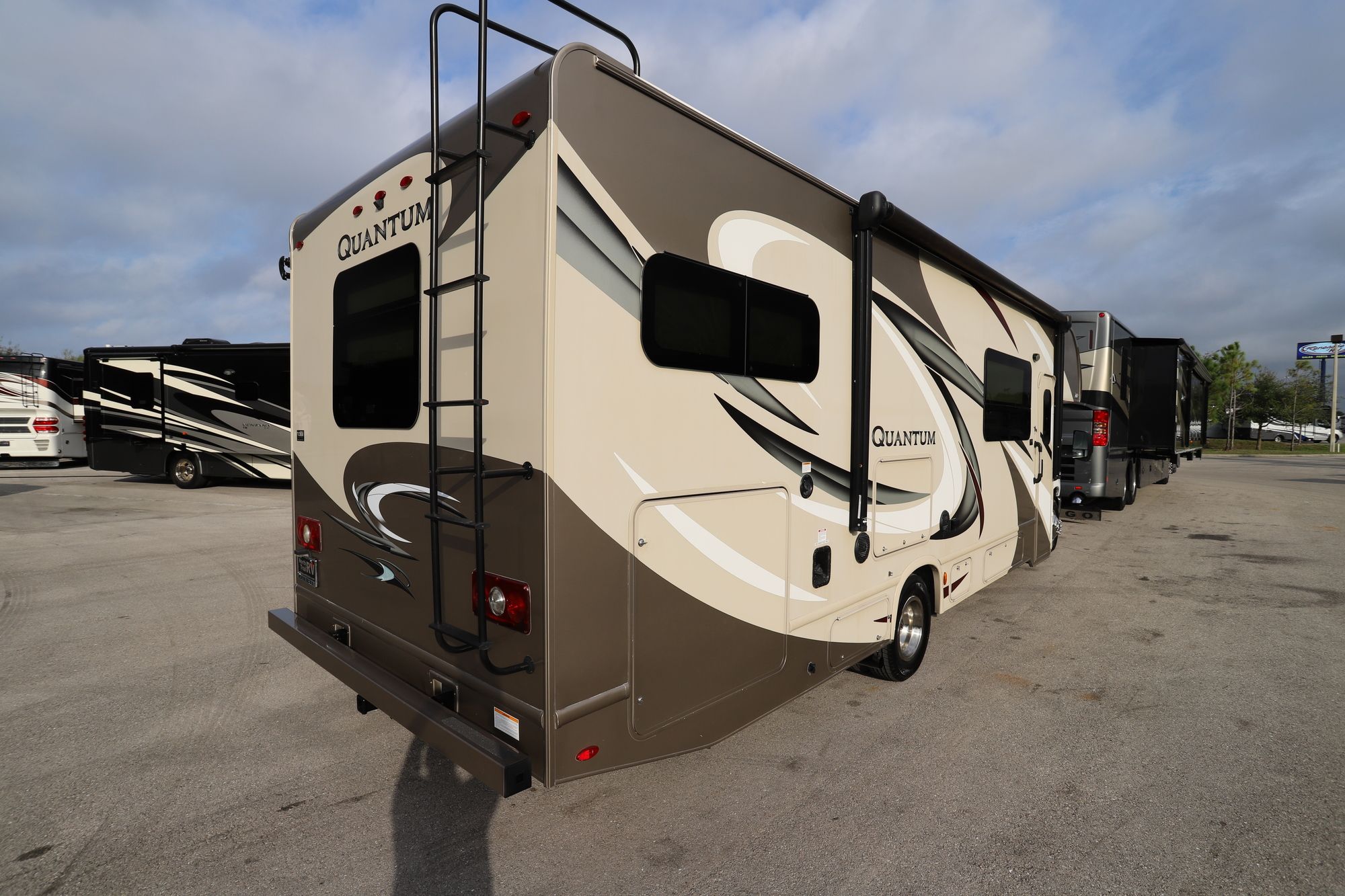 Used 2017 Thor Quantum 31PD Class C  For Sale