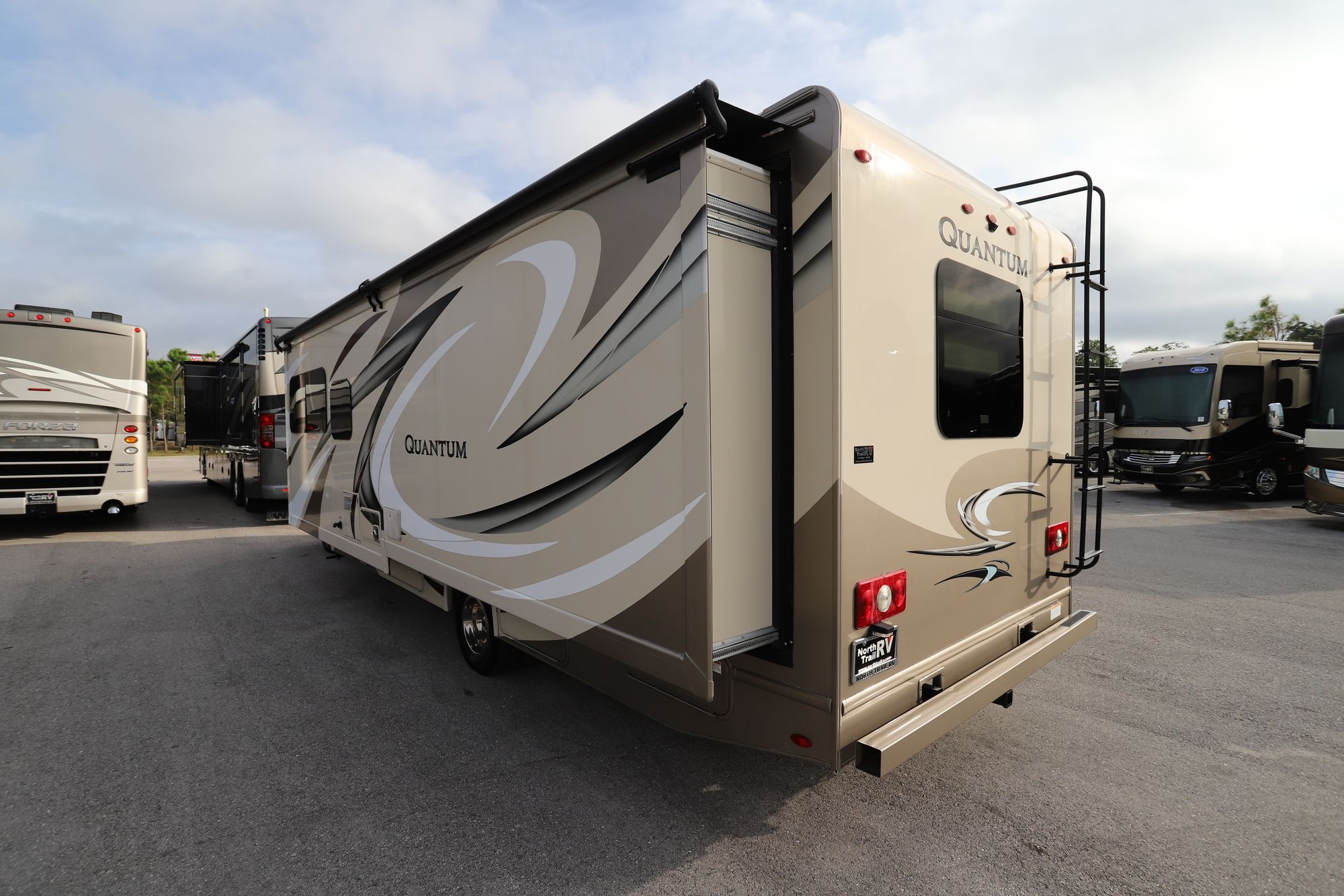 Used 2017 Thor Quantum 31PD Class C  For Sale