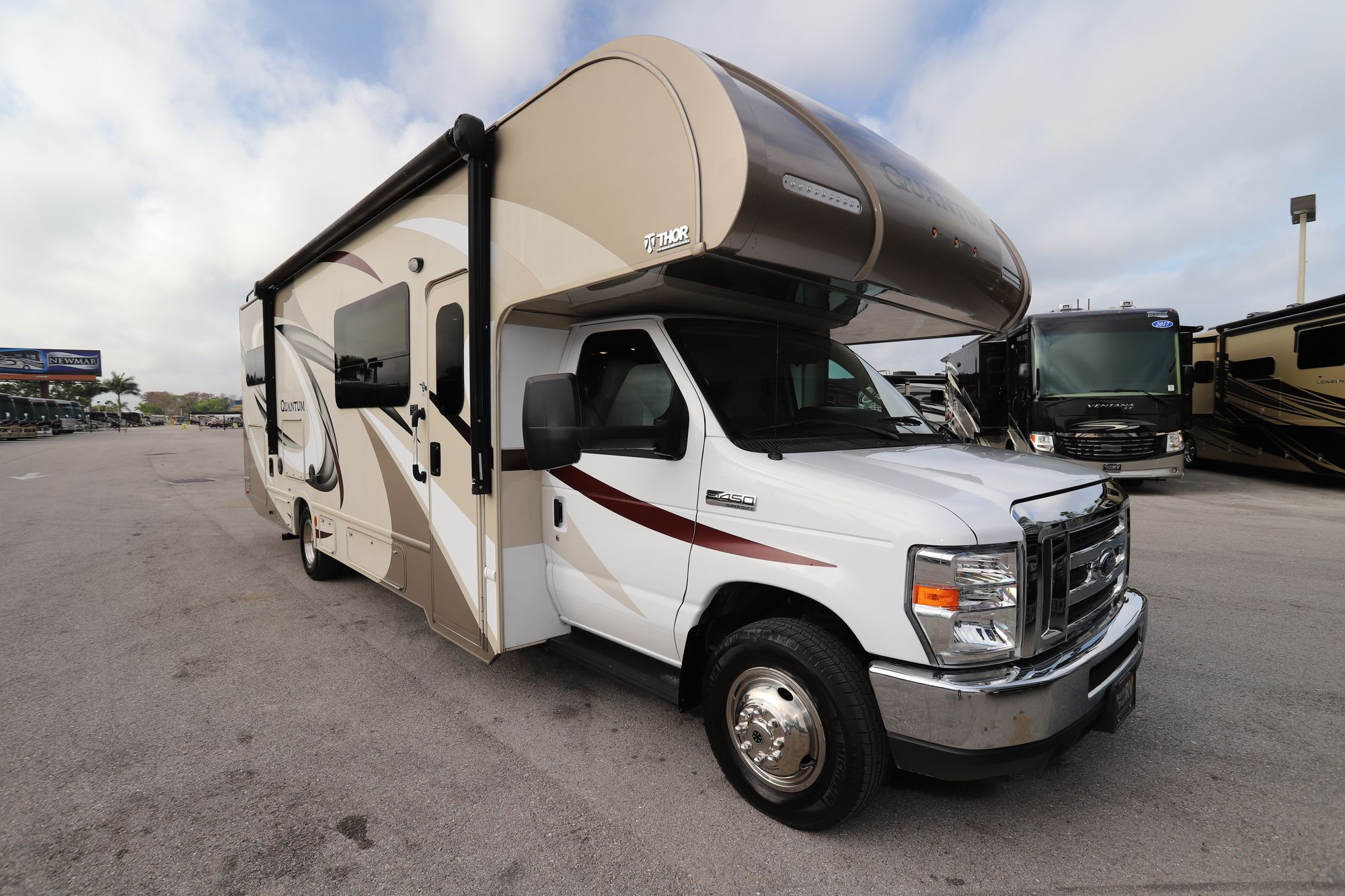 Used 2017 Thor Quantum 31PD Class C  For Sale