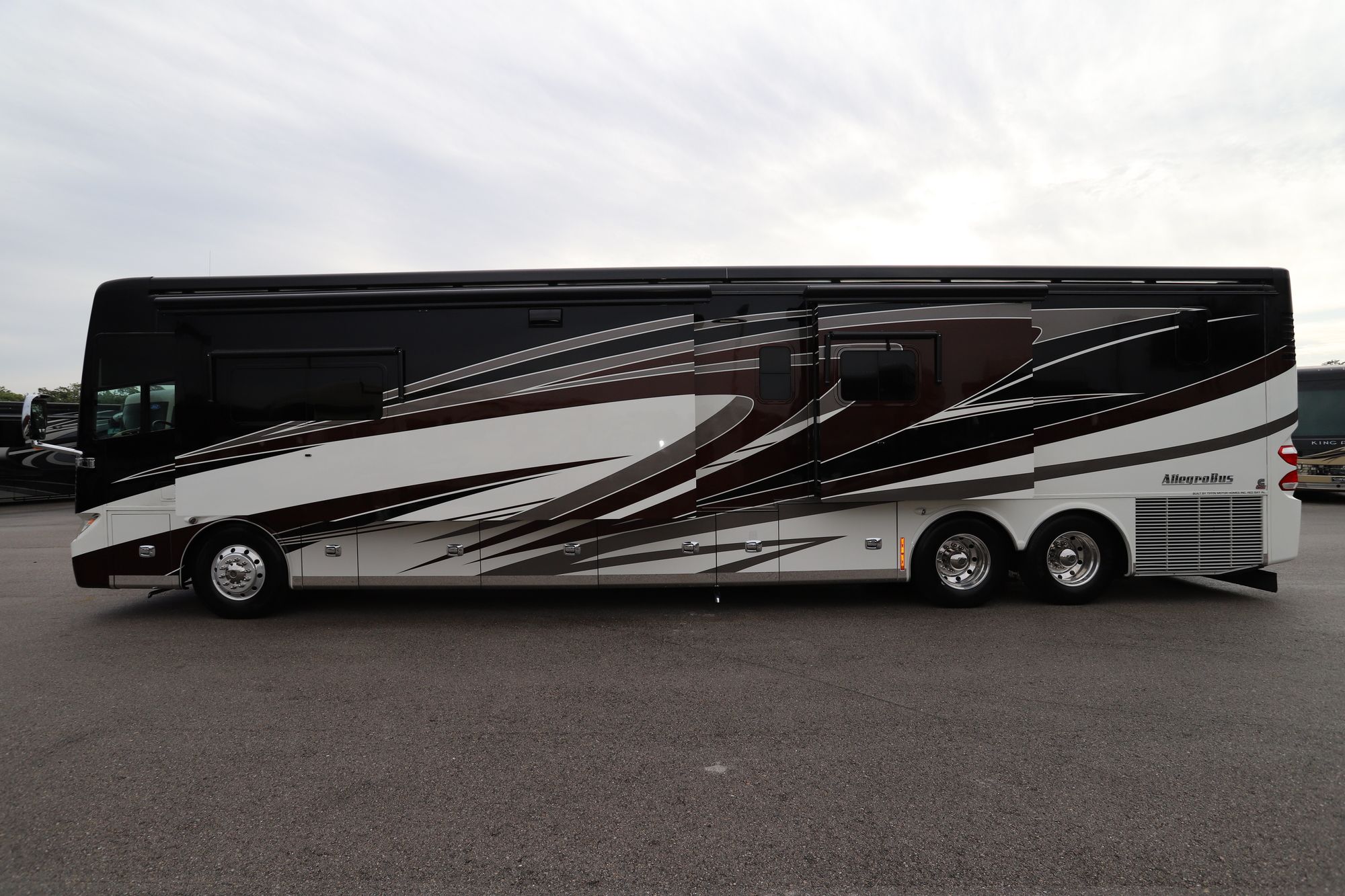 Used 2014 Tiffin Motor Homes Allegro Bus 45 LP Class A  For Sale