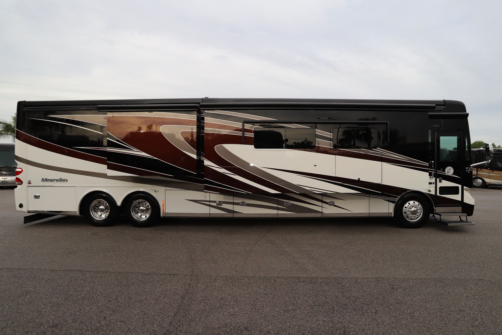 Used 2014 Tiffin Motor Homes Allegro Bus 45 LP Class A  For Sale