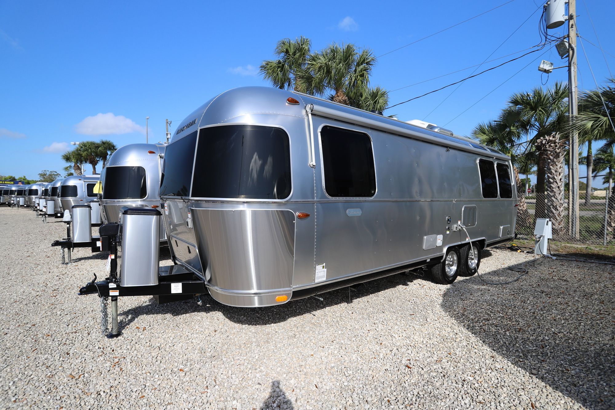 New 2020 Airstream Globetrotter 27FB Travel Trailer  For Sale