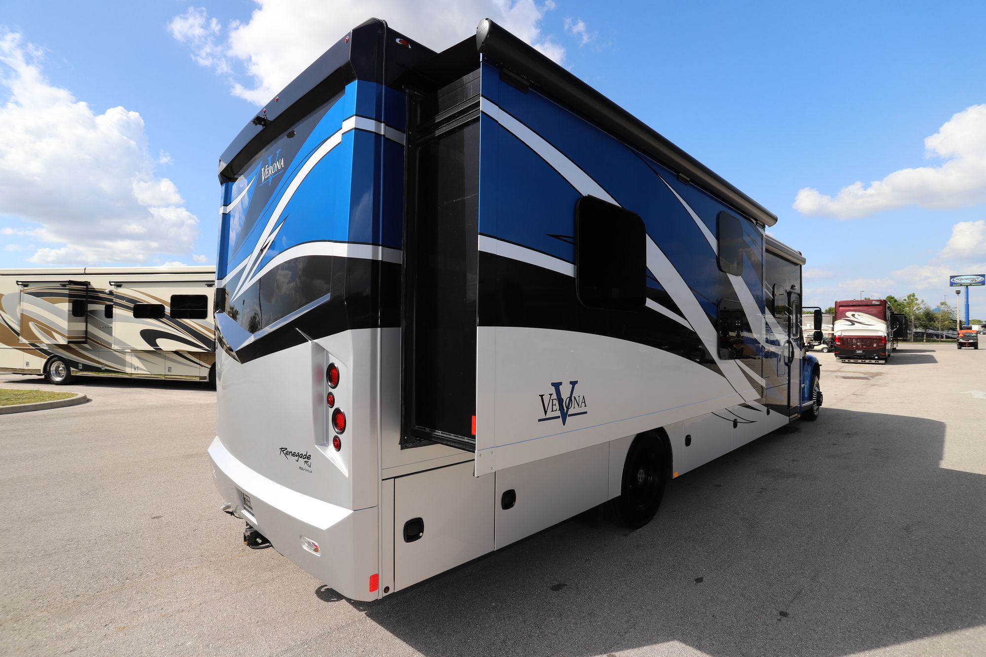 Used 2019 Renegade Rv Verona 40VBH Class C  For Sale