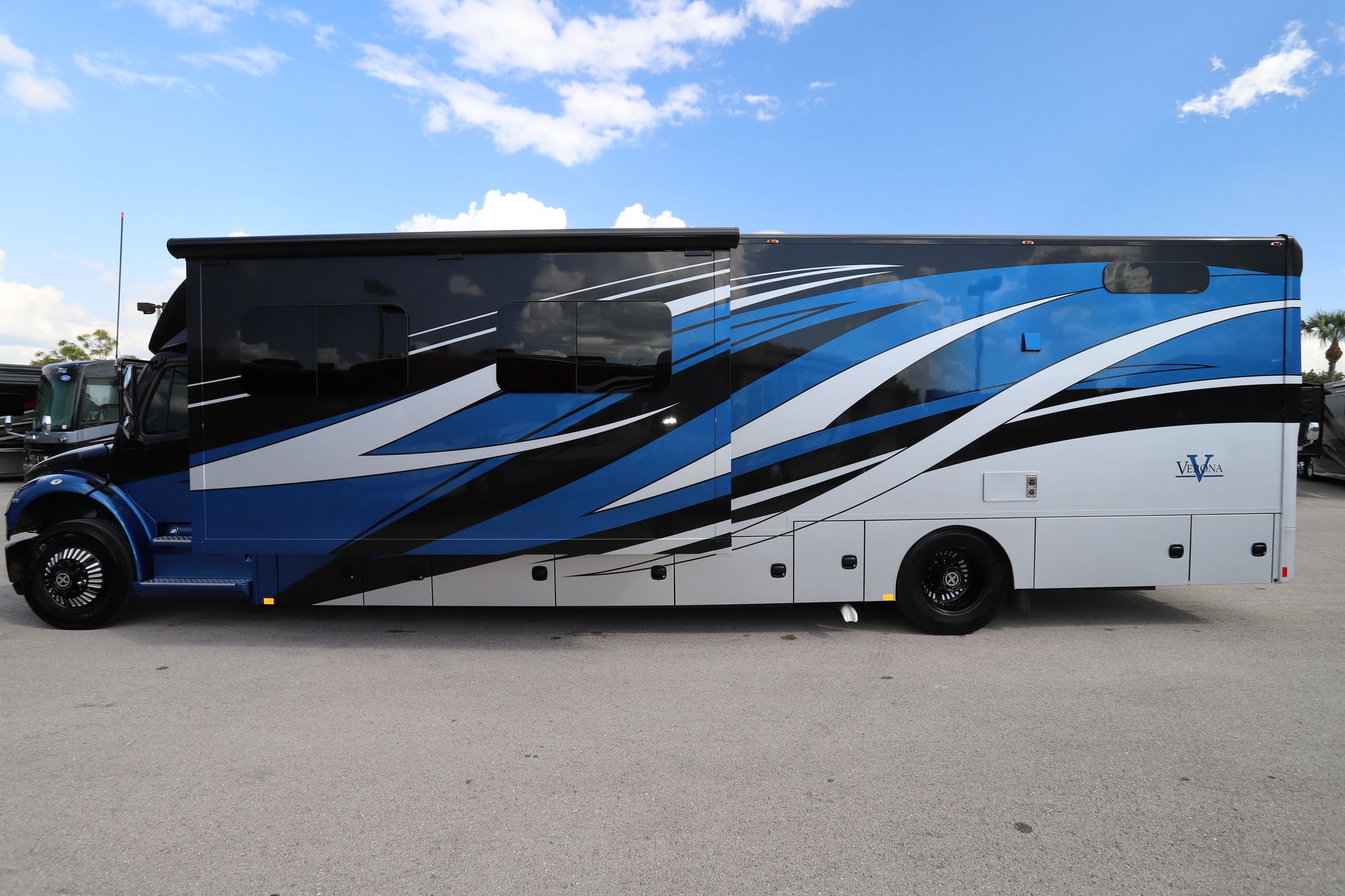 Used 2019 Renegade Rv Verona 40VBH Class C  For Sale