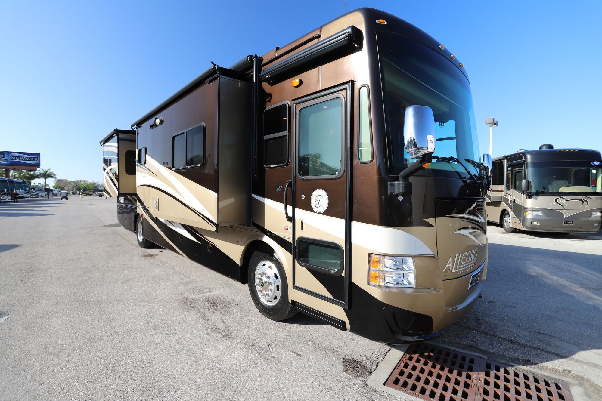 Used 2014 Tiffin Motor Homes Allegro Red 38QRA Class A  For Sale