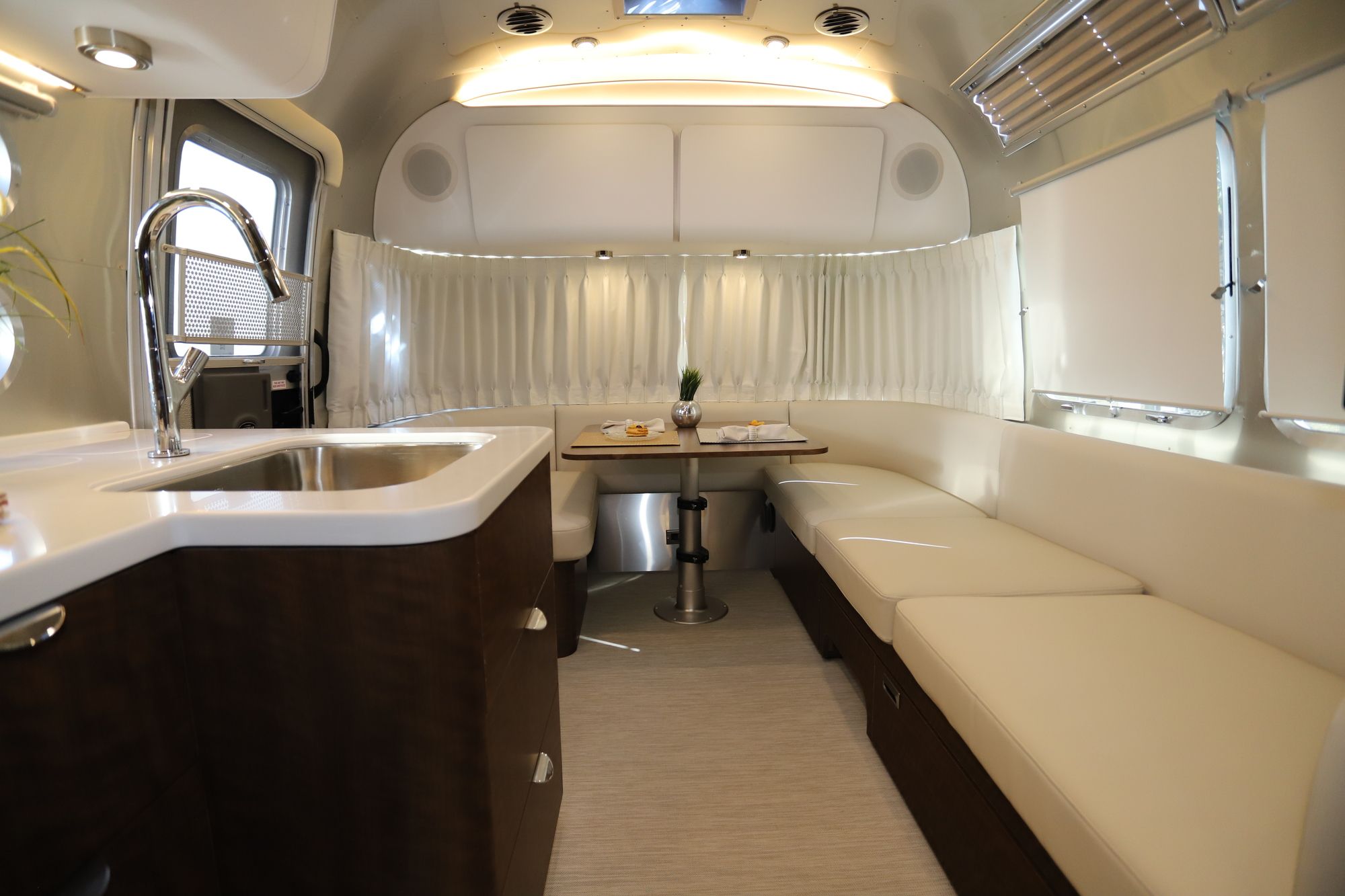 New 2020 Airstream Globetrotter 27FB Travel Trailer  For Sale