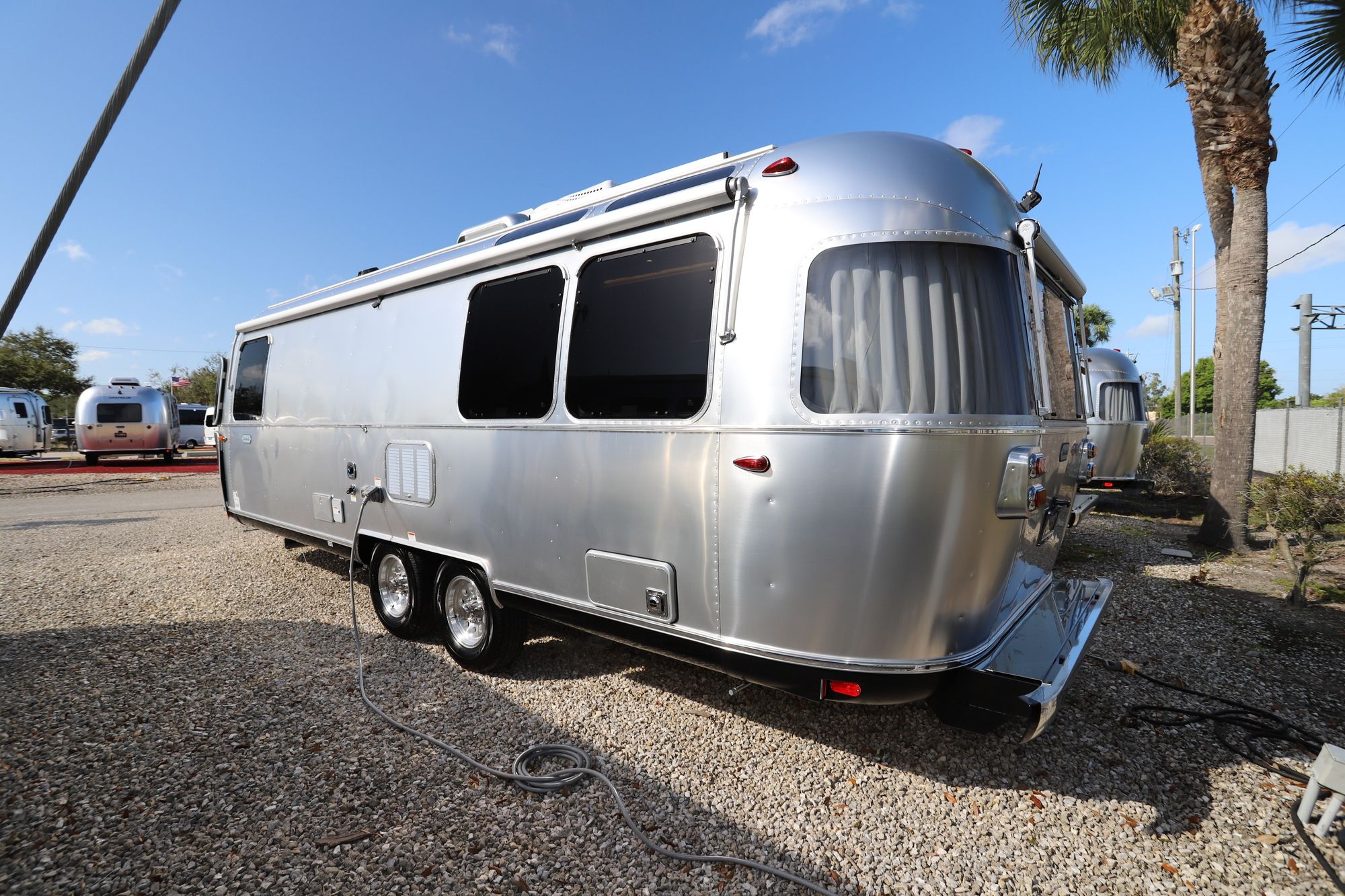 New 2020 Airstream Globetrotter 27FB Travel Trailer  For Sale