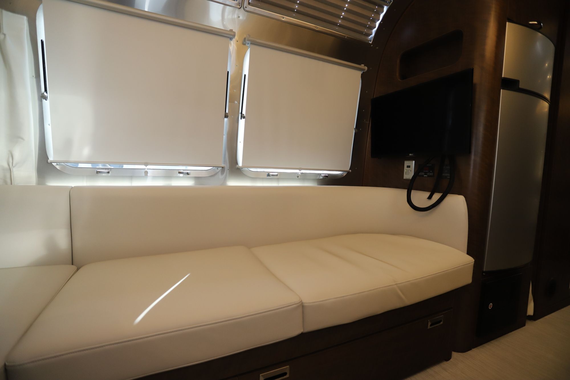 New 2020 Airstream Globetrotter 27FB Travel Trailer  For Sale