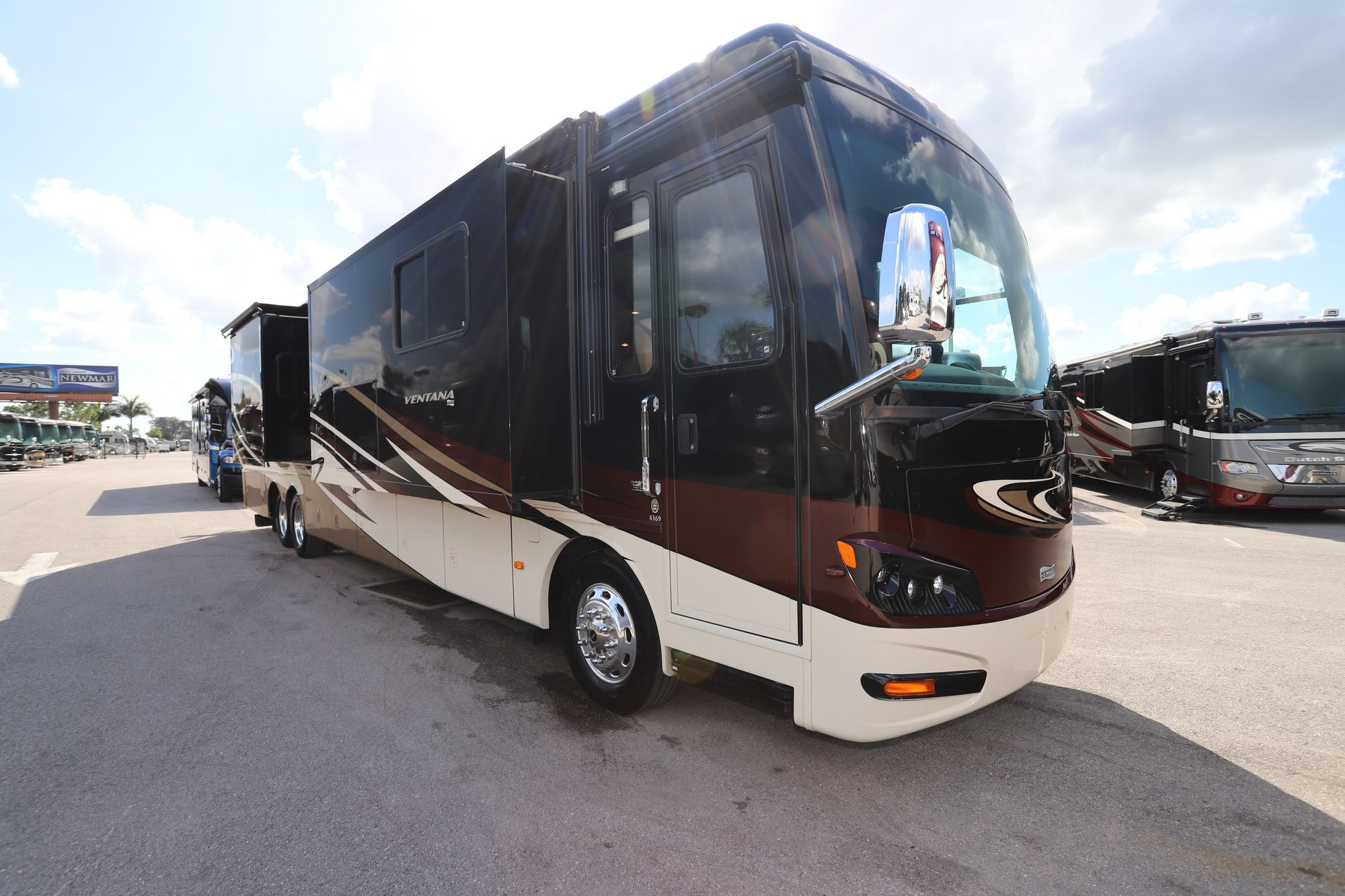 Used 2014 Newmar Ventana 4369 Class A  For Sale