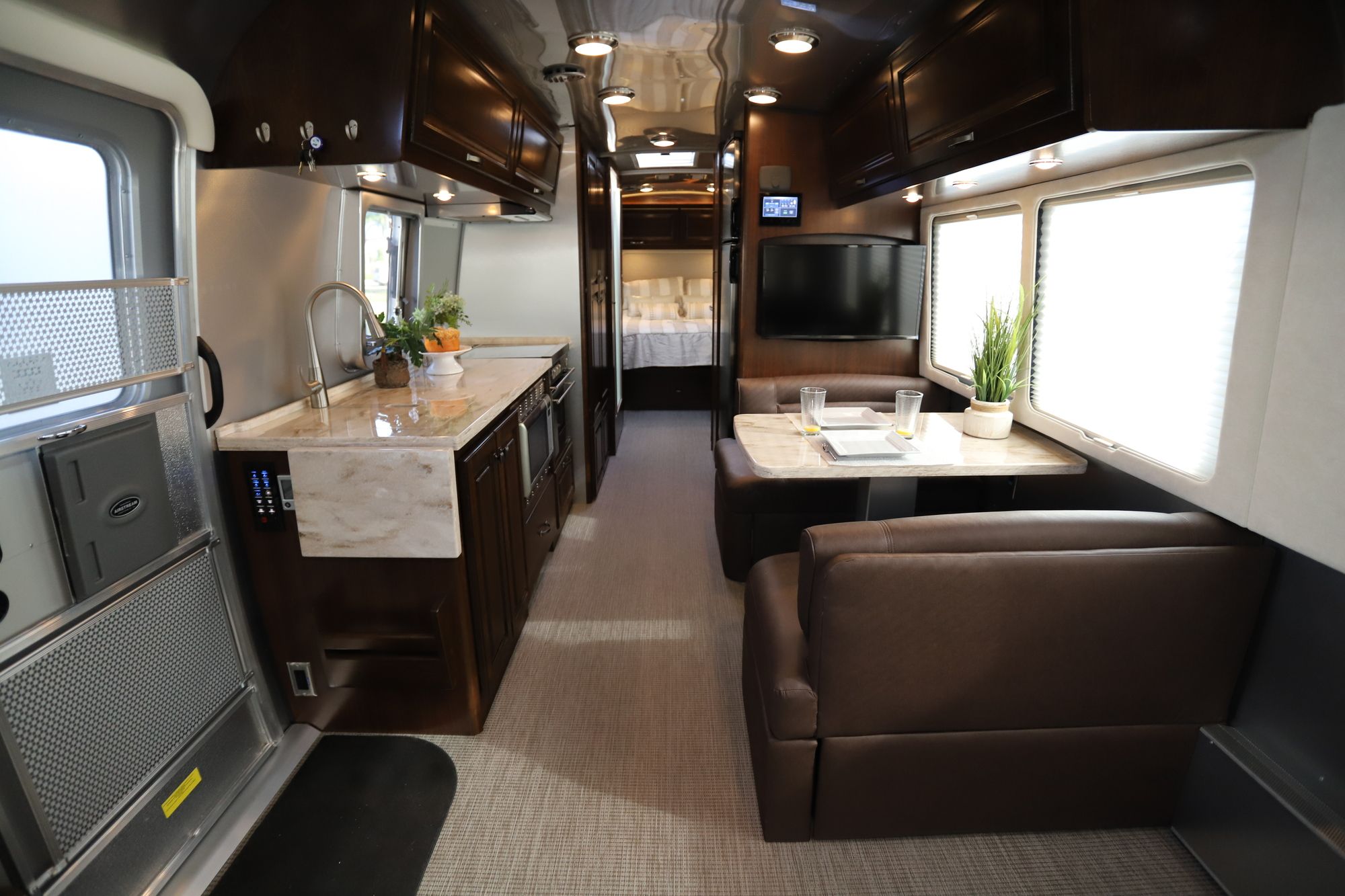 Used 2018 Airstream Classic 30 Travel Trailer  For Sale