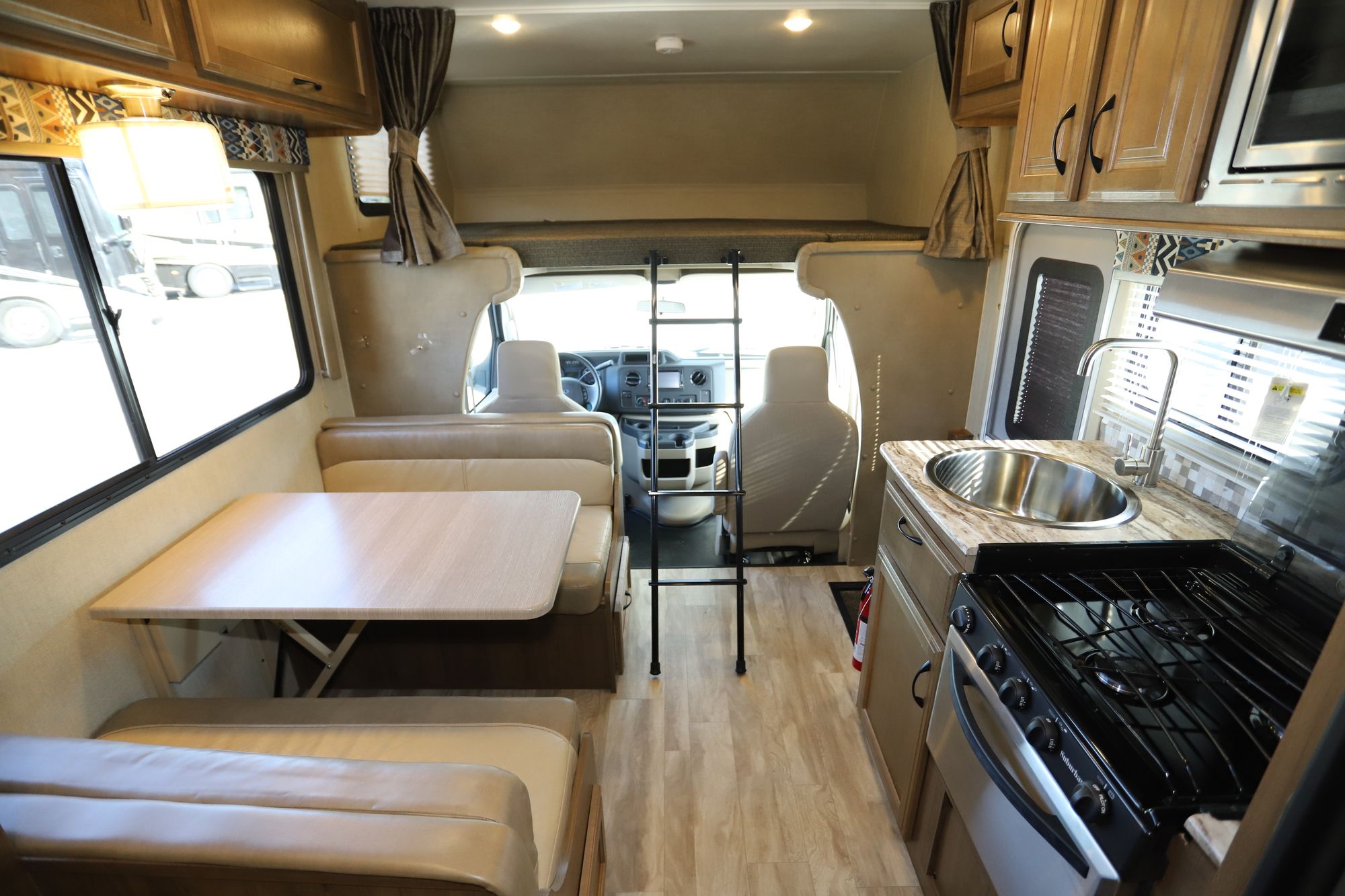 Used 2019 Gulf Stream Conquest 6237LE Class C  For Sale