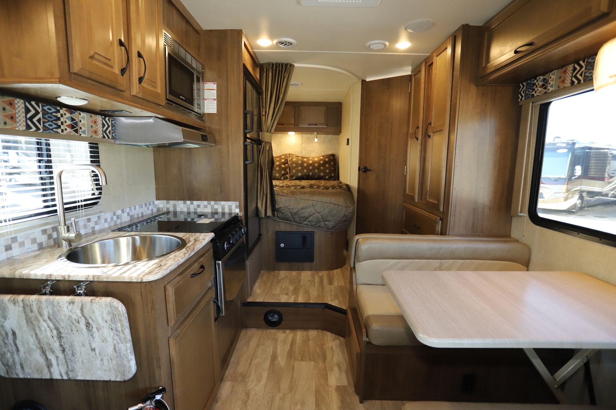 Used 2019 Gulf Stream Conquest 6237LE Class C  For Sale