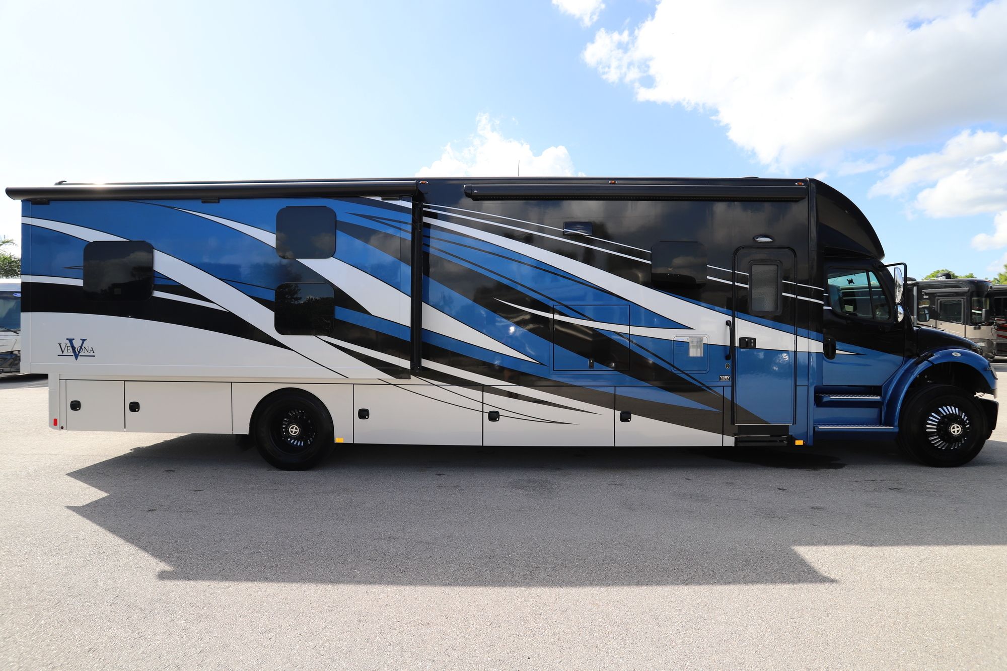 Used 2019 Renegade Rv Verona 40VBH Class C  For Sale