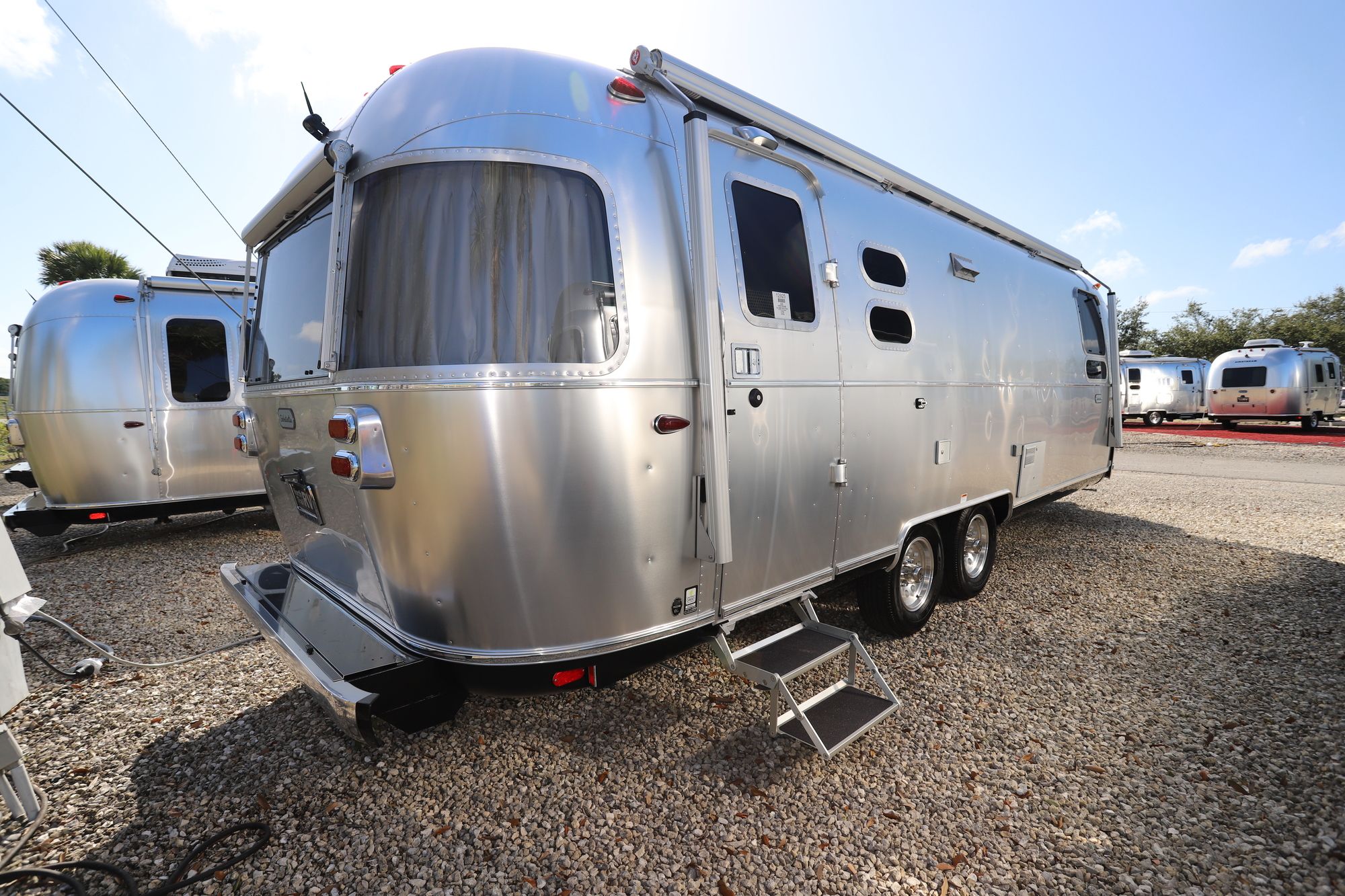 New 2020 Airstream Globetrotter 27FB Travel Trailer  For Sale