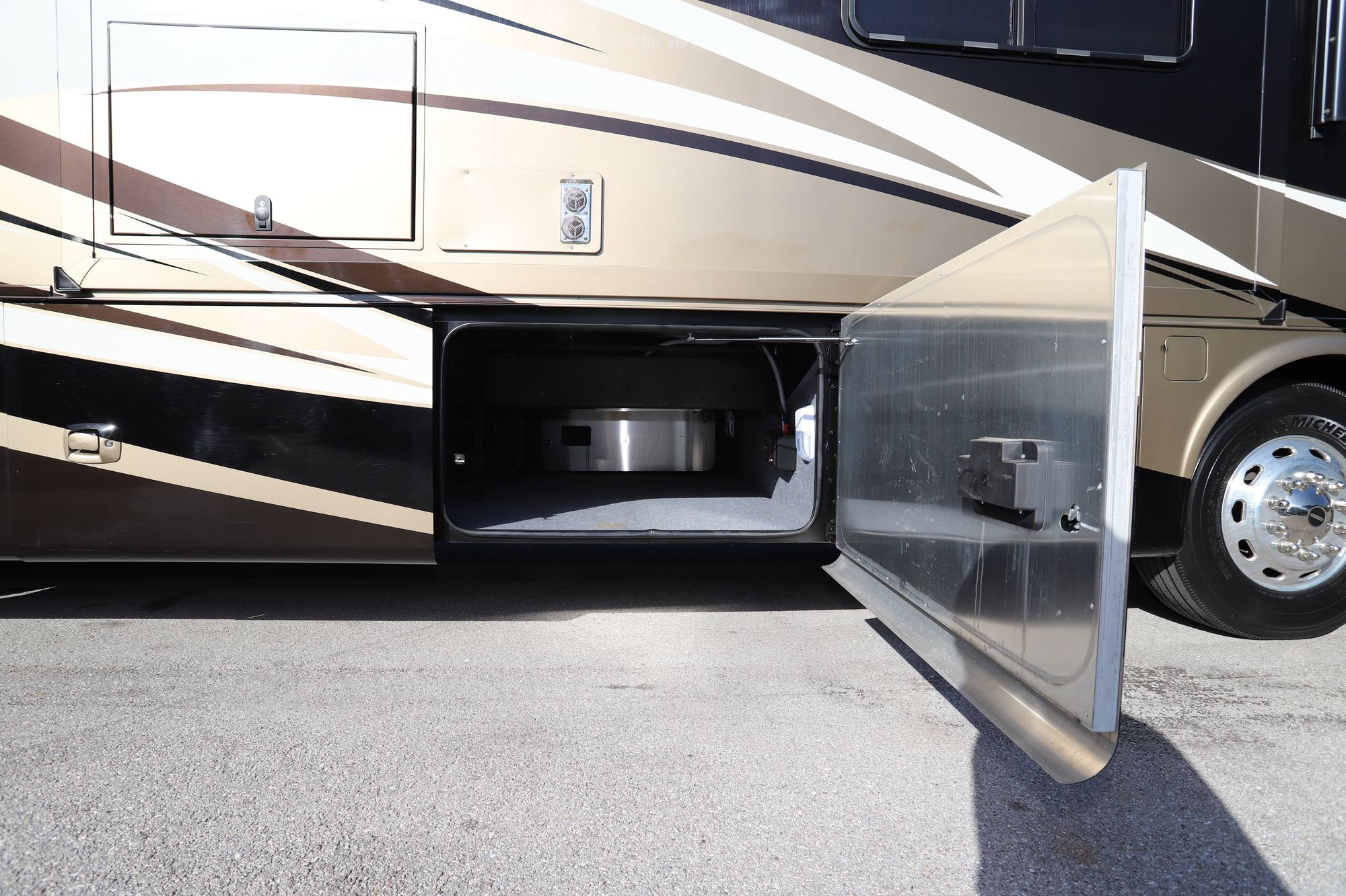 Used 2014 Tiffin Motor Homes Allegro Red 38QRA Class A  For Sale