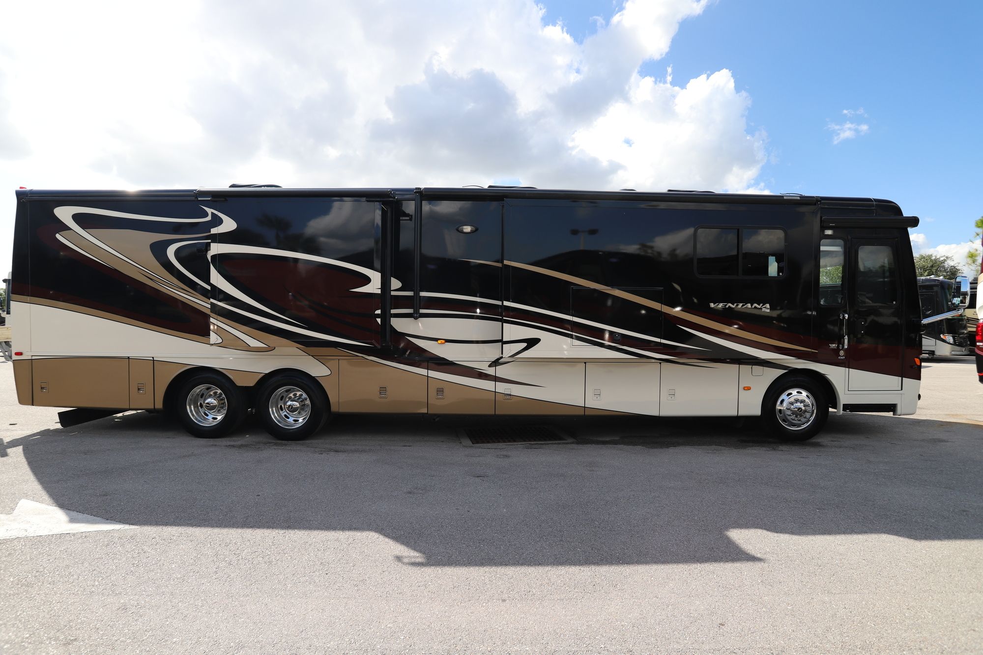 Used 2014 Newmar Ventana 4369 Class A  For Sale